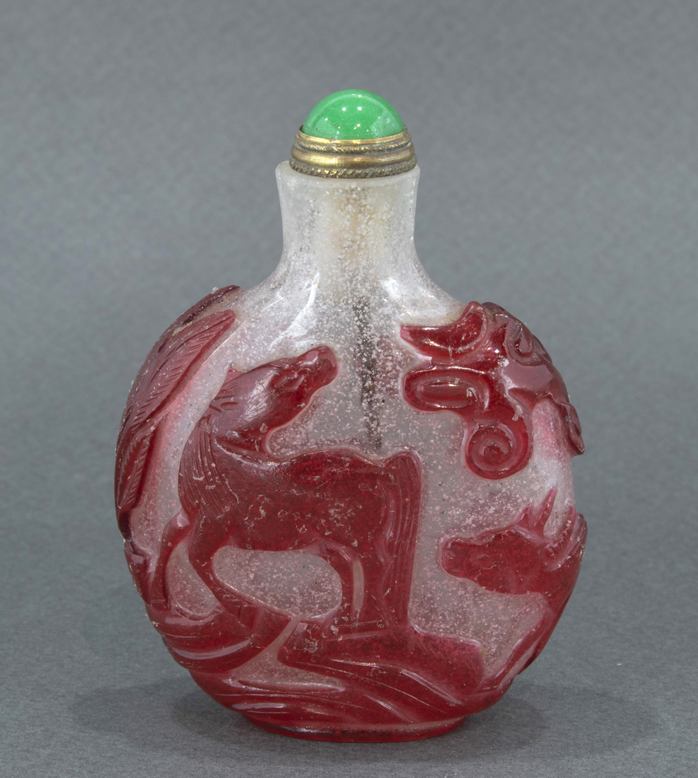 CHINESE RED OVERLAY GLASS SNUFF 3a3a1d