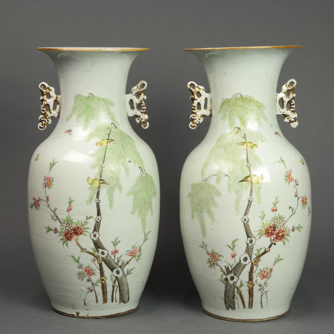 PAIR OF CHINESE FAMILLE ROSE VASES 3a3a49