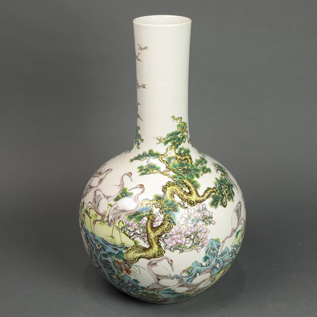 CHINESE FAMILLE ROSE GLOBULAR VASE 3a3a4f