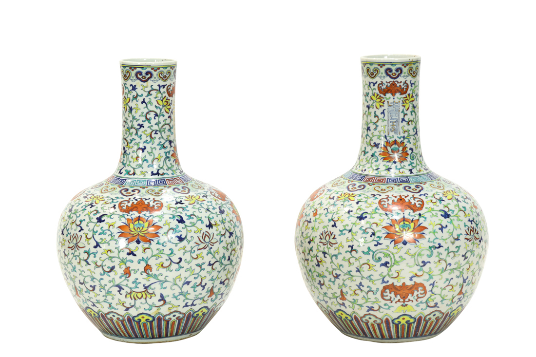 PAIR OF CHINESE DOUCAI ENAMELED 3a3a50