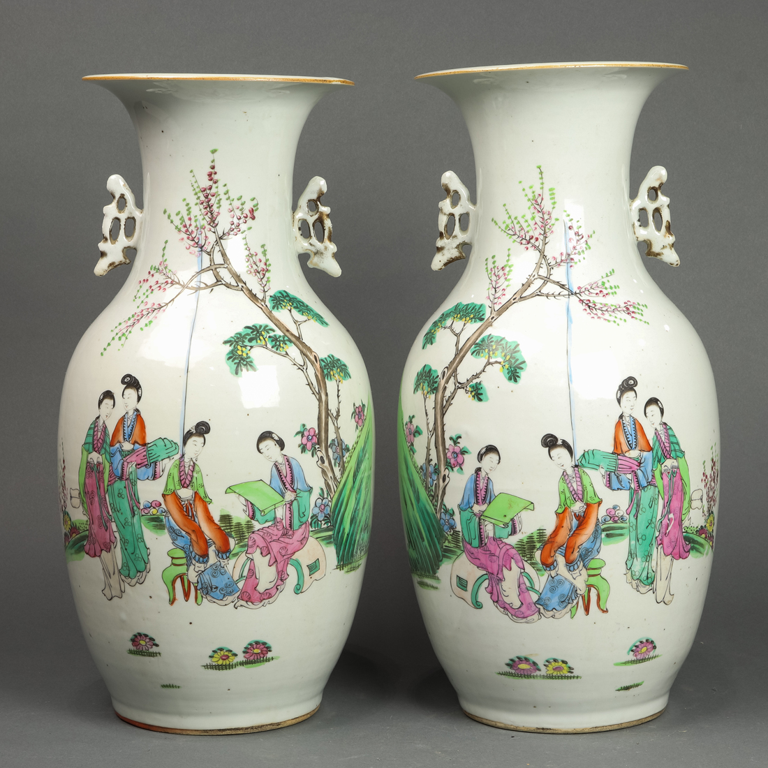 PAIR OF CHINESE FAMILLE ROSE VASES 3a3a4b