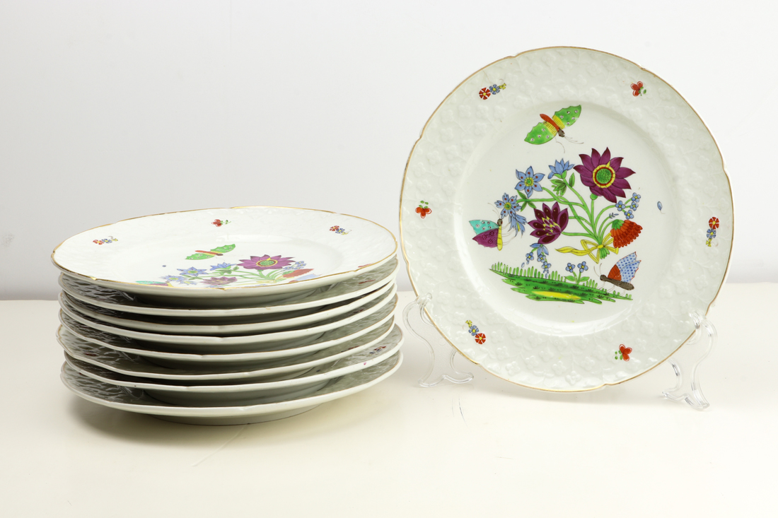 NINE CONTINENTAL PORCELAIN PLATES 3a3aab