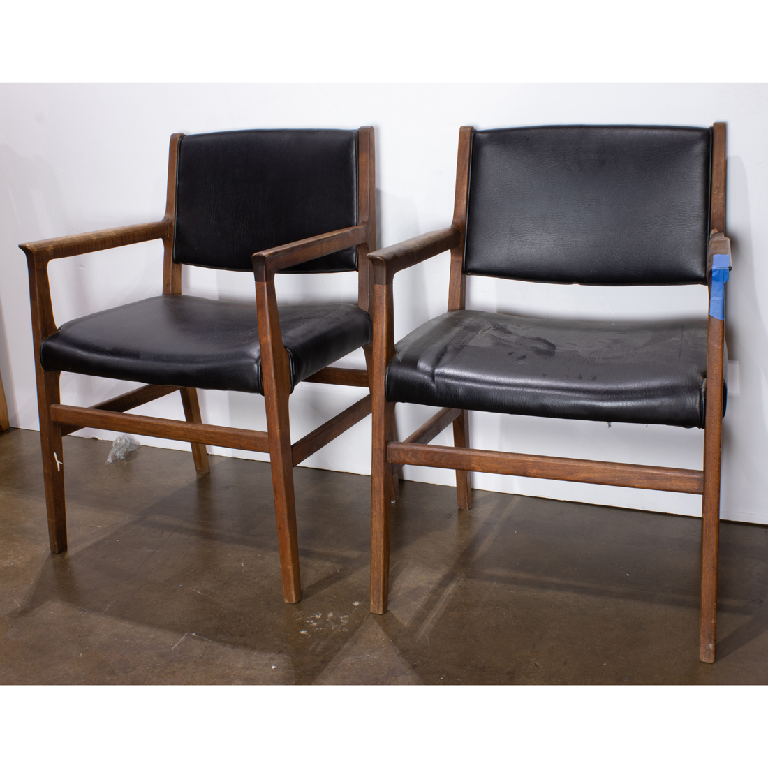  LOT OF 2 MID CENTURY MODERN ARMCHAIRS 3a3b44