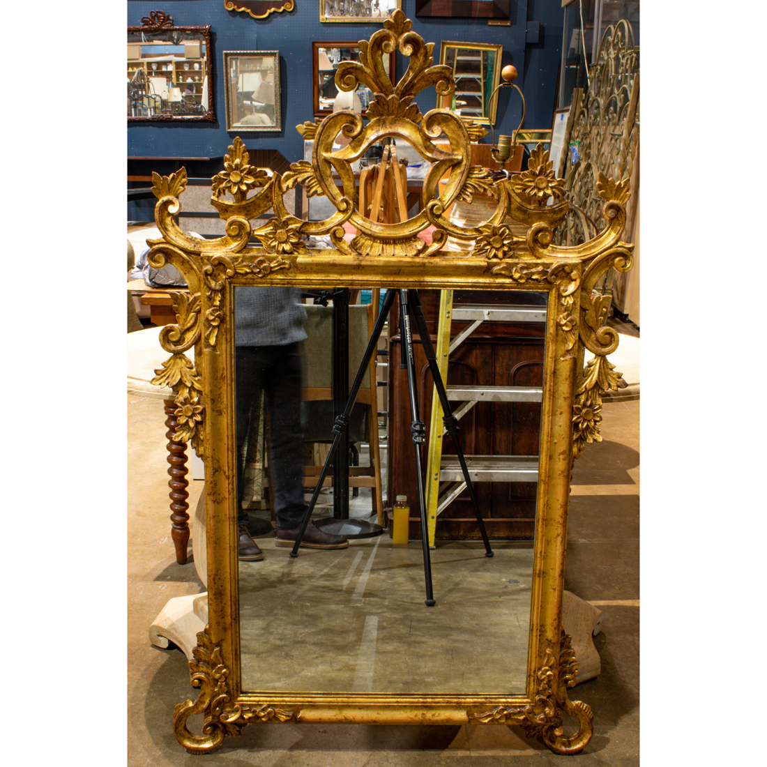 A NEOCLASSICAL STYLE GILTWOOD MIRROR 3a3b5a