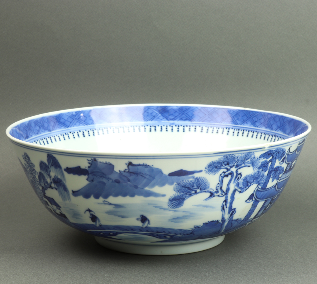 CHINESE EXPORT BLUE AND WHITE PUNCH