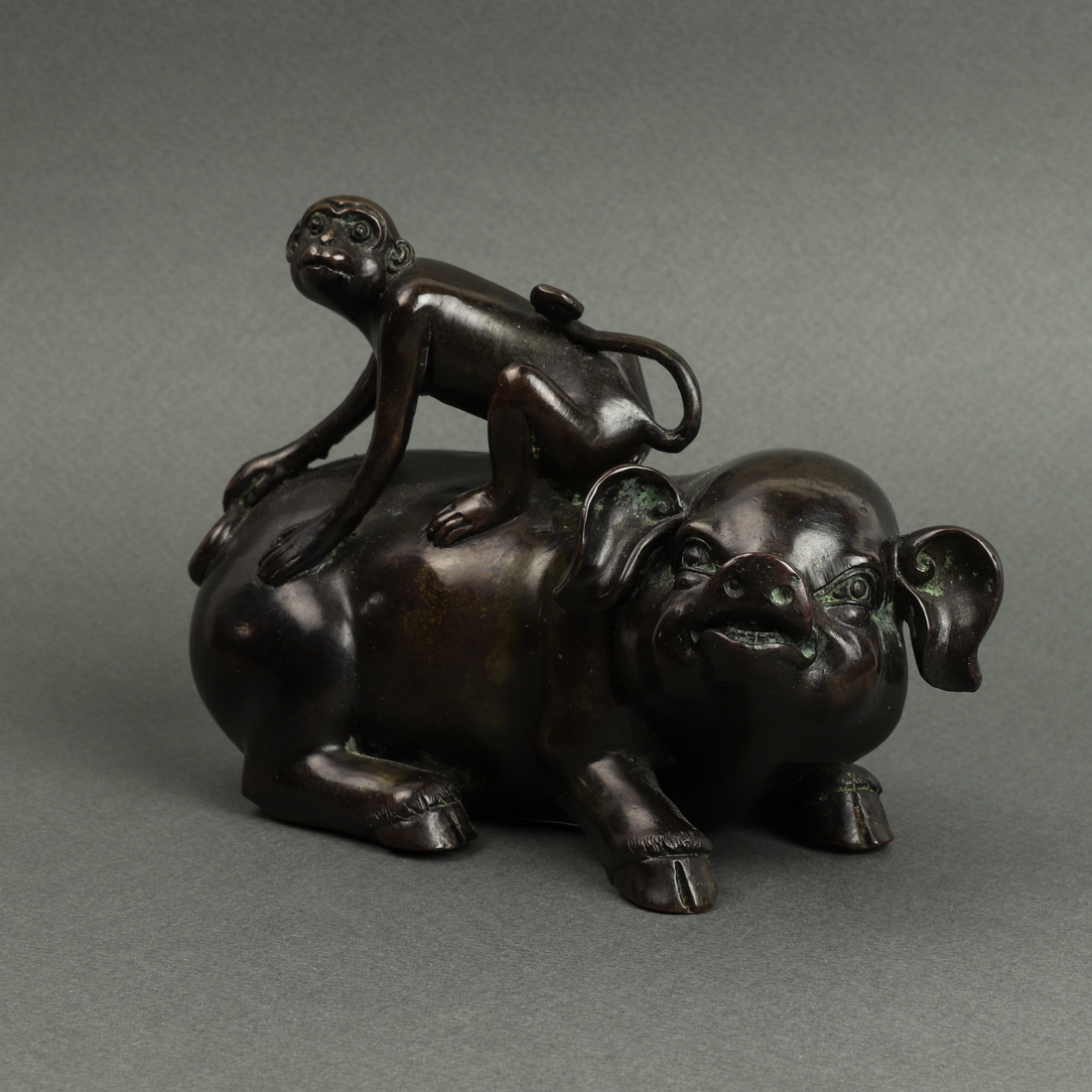 CHINESE BRONZE FIGURE OF A MONKEY