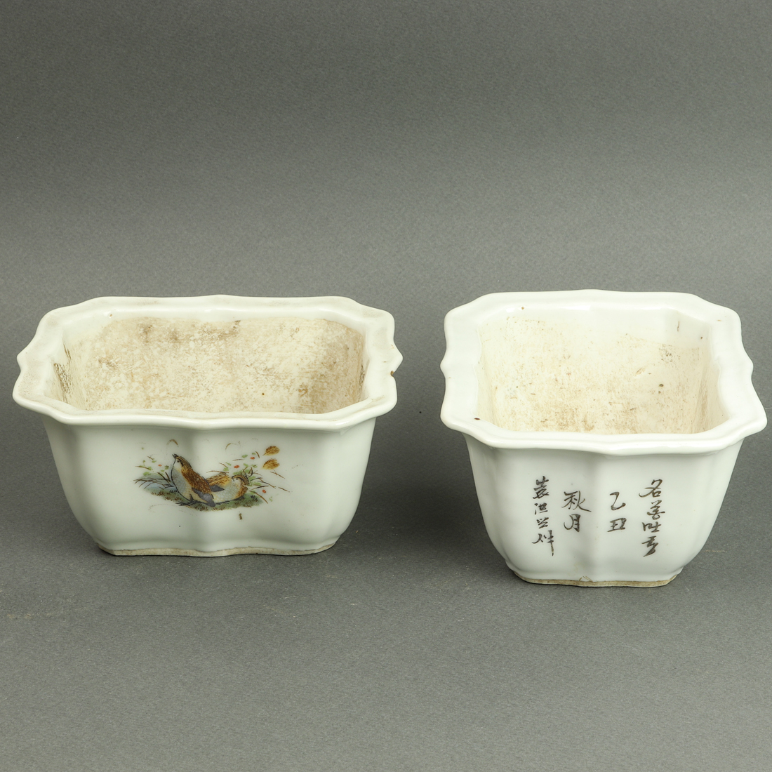 PAIR OF CHINESE FAMILLE ROSE PLANTERS 3a3c14