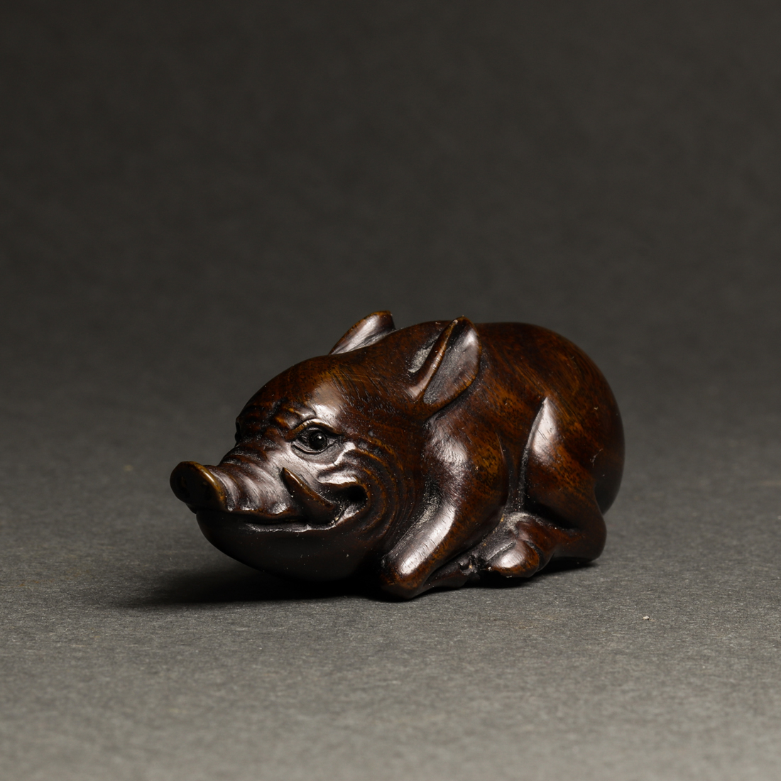 JAPANESE WOOD NETSUKE OF A BOAR 3a3c51