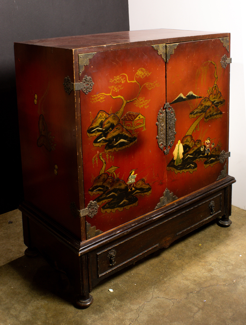 CHINOISERIE CHEST ON STAND Chinoiserie