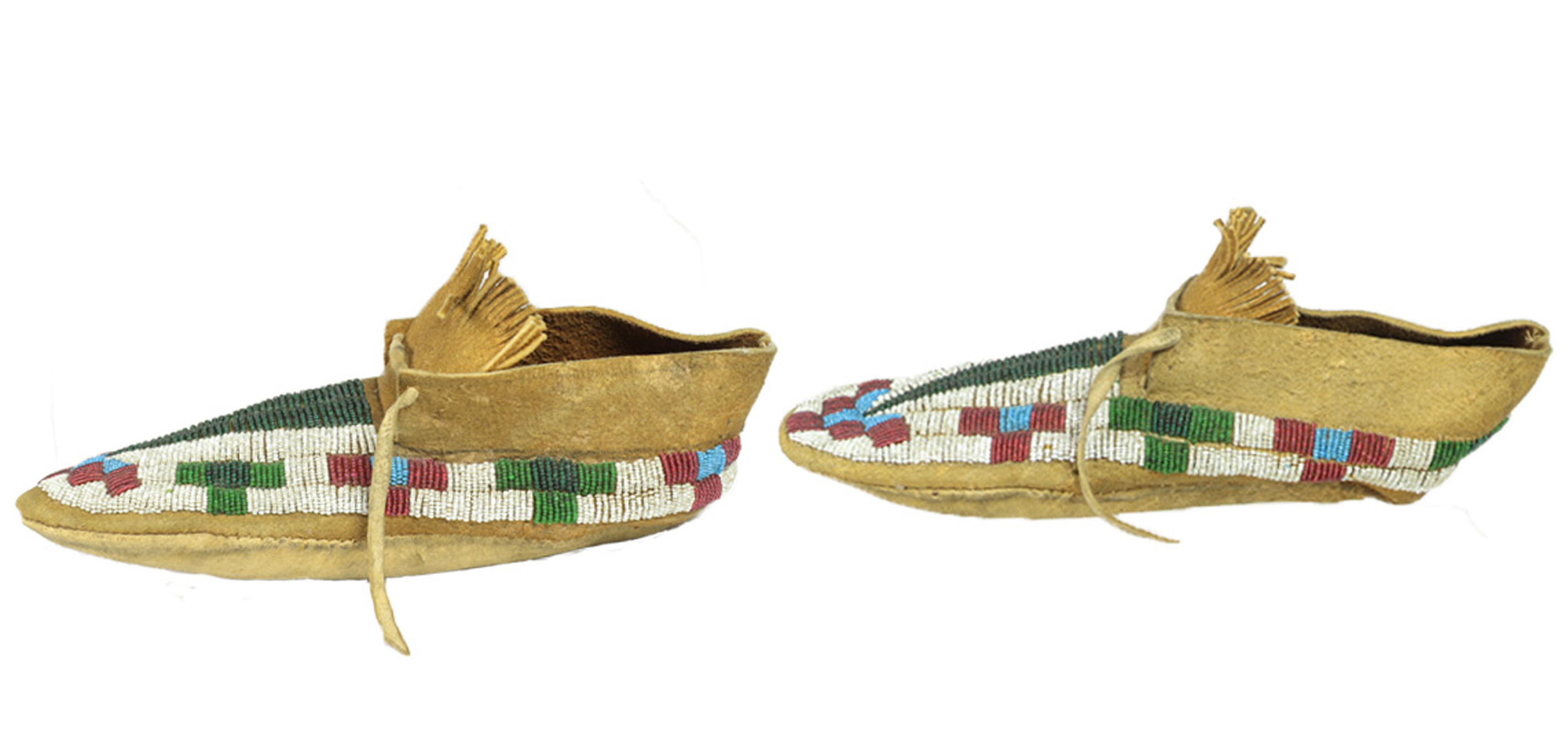 A PAIR OF NORTHERN PLAINS BEADED 3a3d07