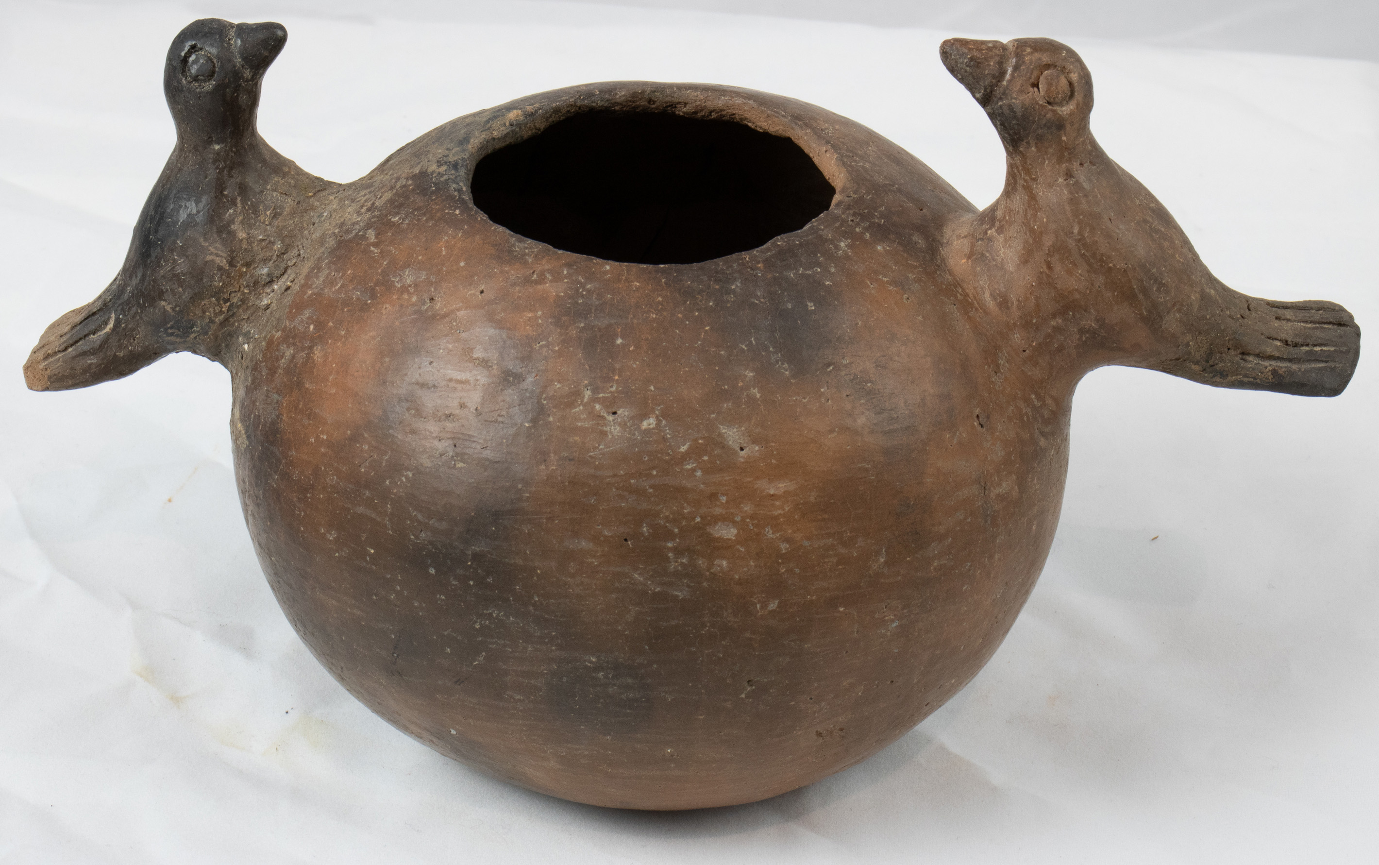 PRE-COLUMBIAN, MESO-AMERICAN ROUND POT