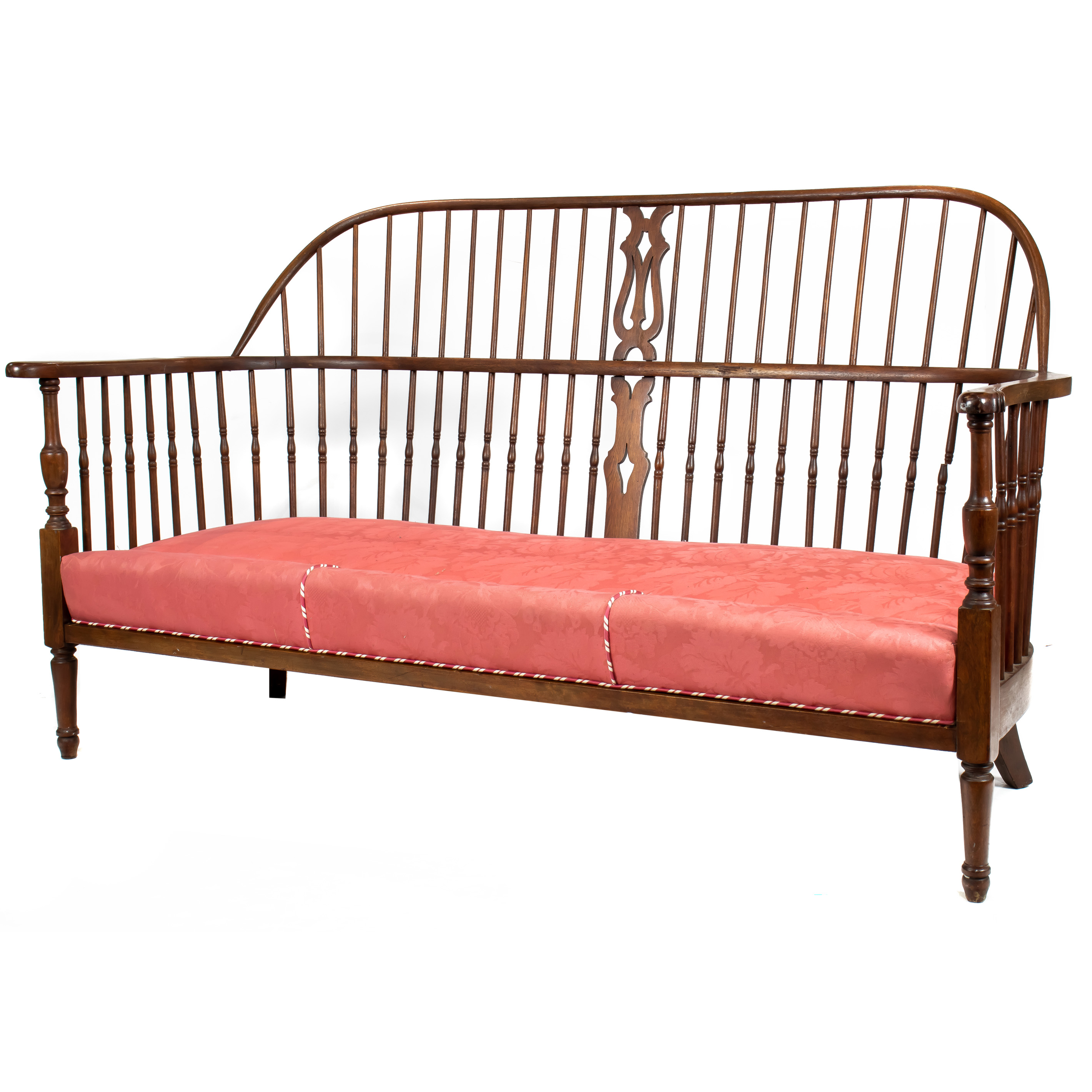 A WINDSOR STYLE SPINDLE BACK SETTEE 3a3d5e