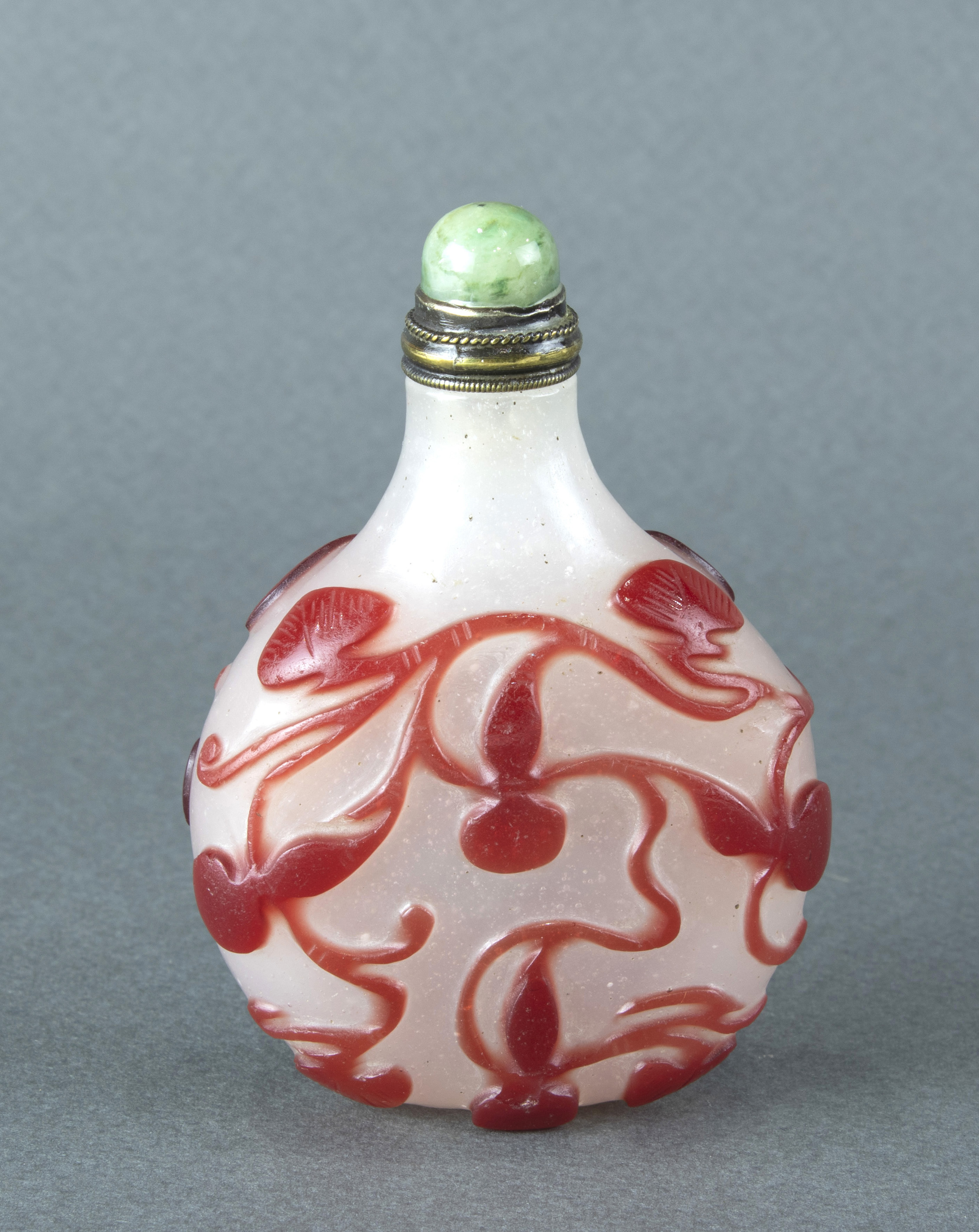 CHINESE RED OVERLAY GLASS SNUFF