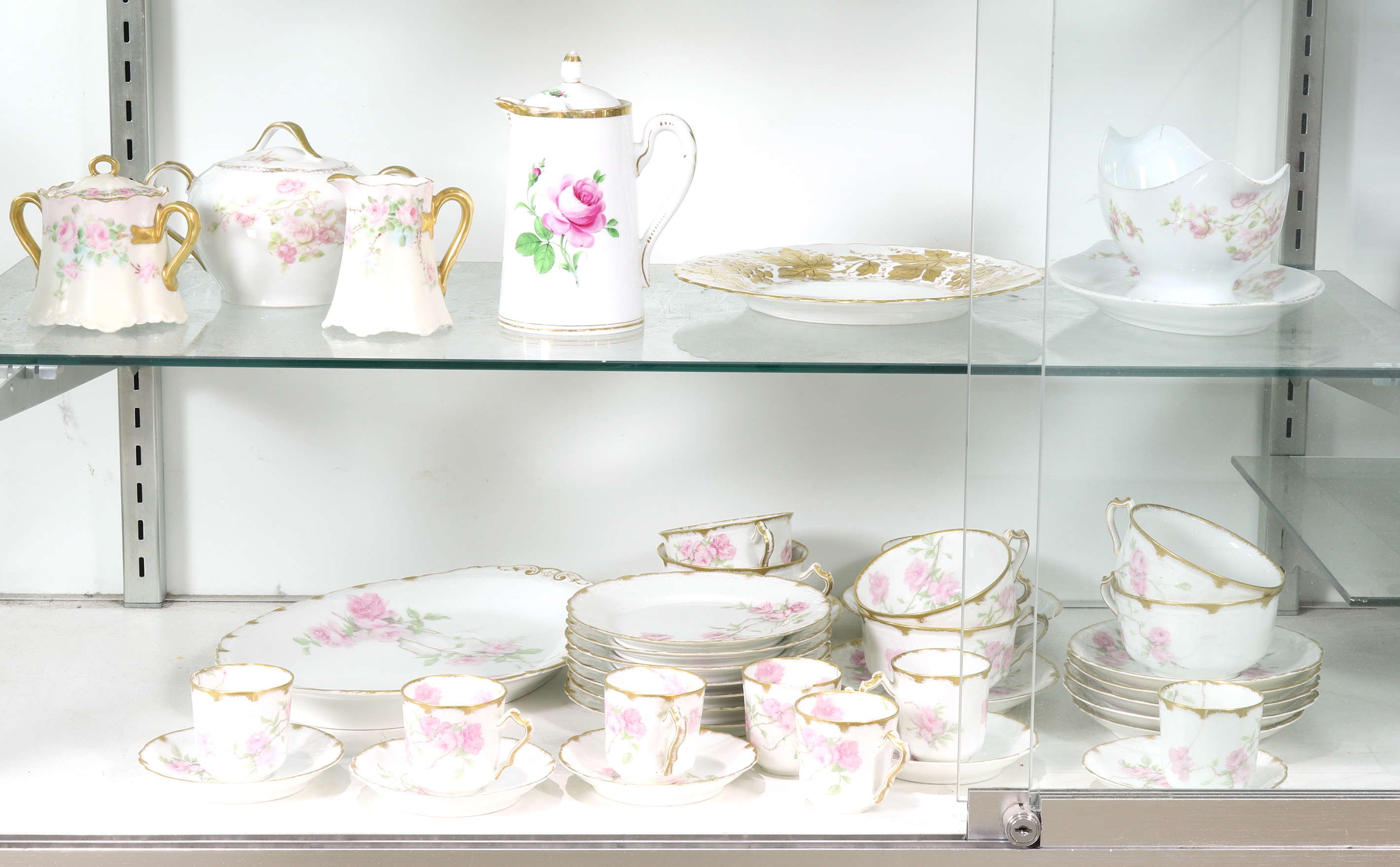 TWO SHELVES OF CONTINENTAL PORCELAIN 3a3f29
