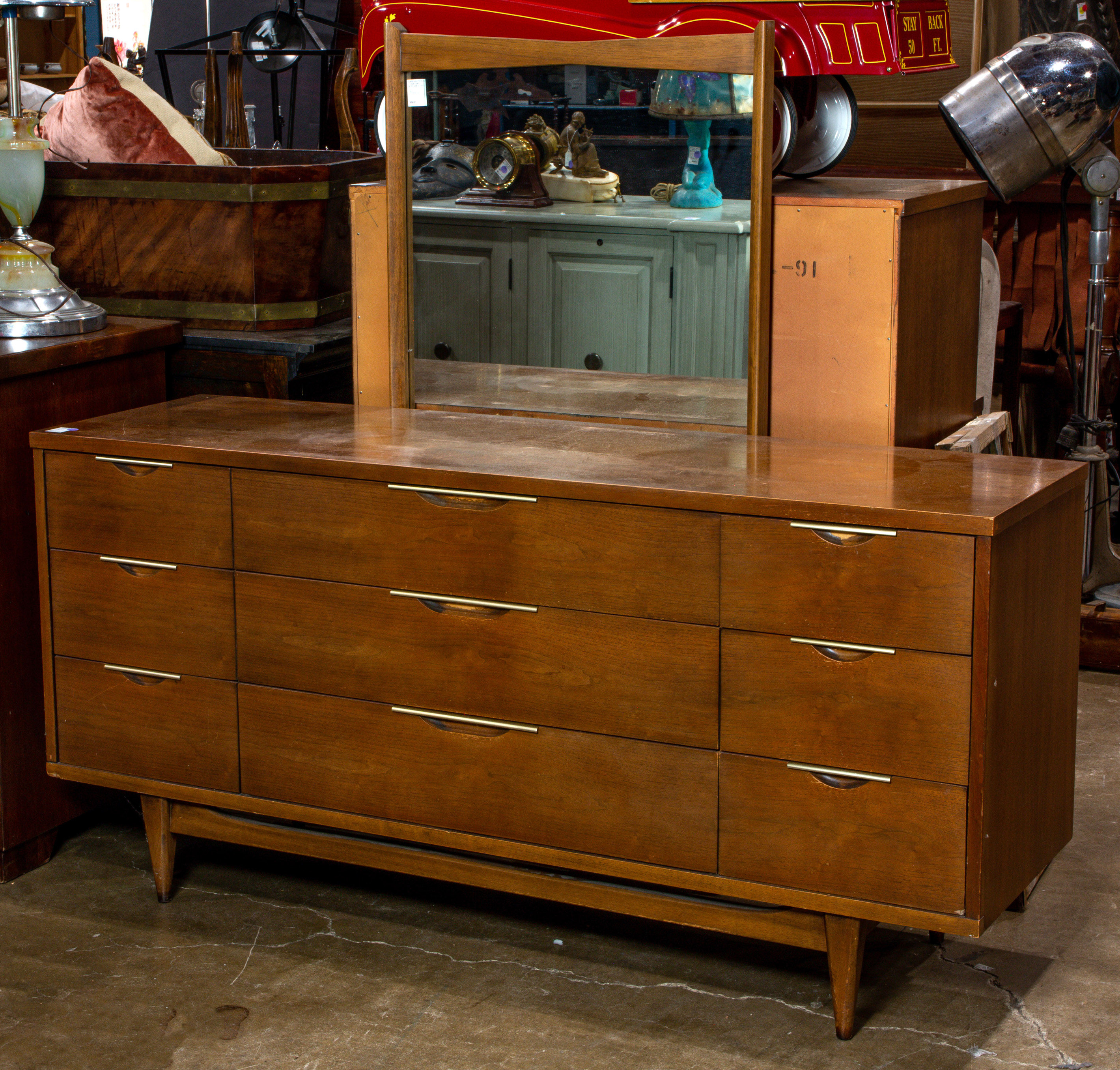 A MID-CENTURY MODERN CABINET HAVING