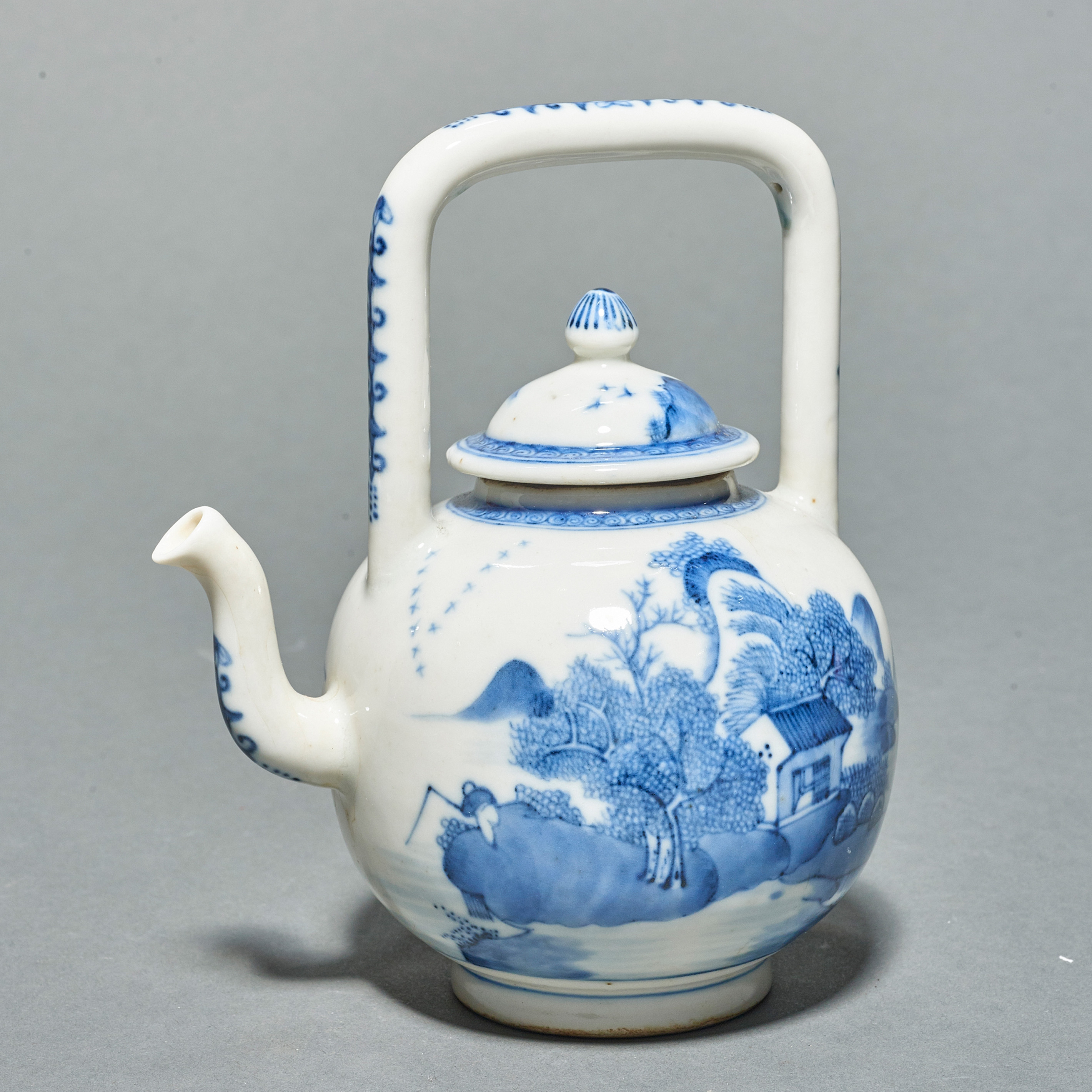 CHINESE BLUE AND WHITE TEAPOT Chinese