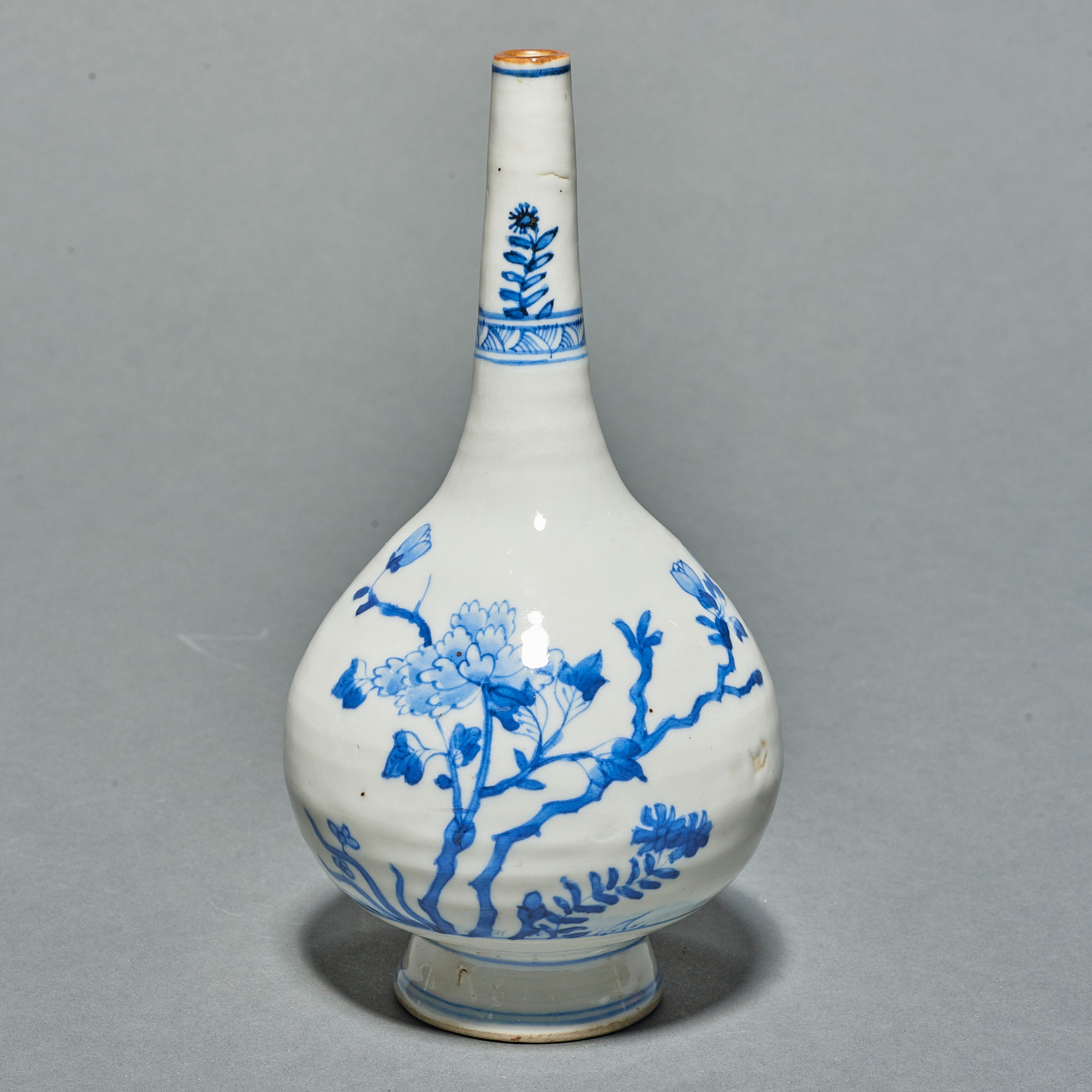 CHINESE BLUE AND WHITE BOTTLE VASE 3a406a