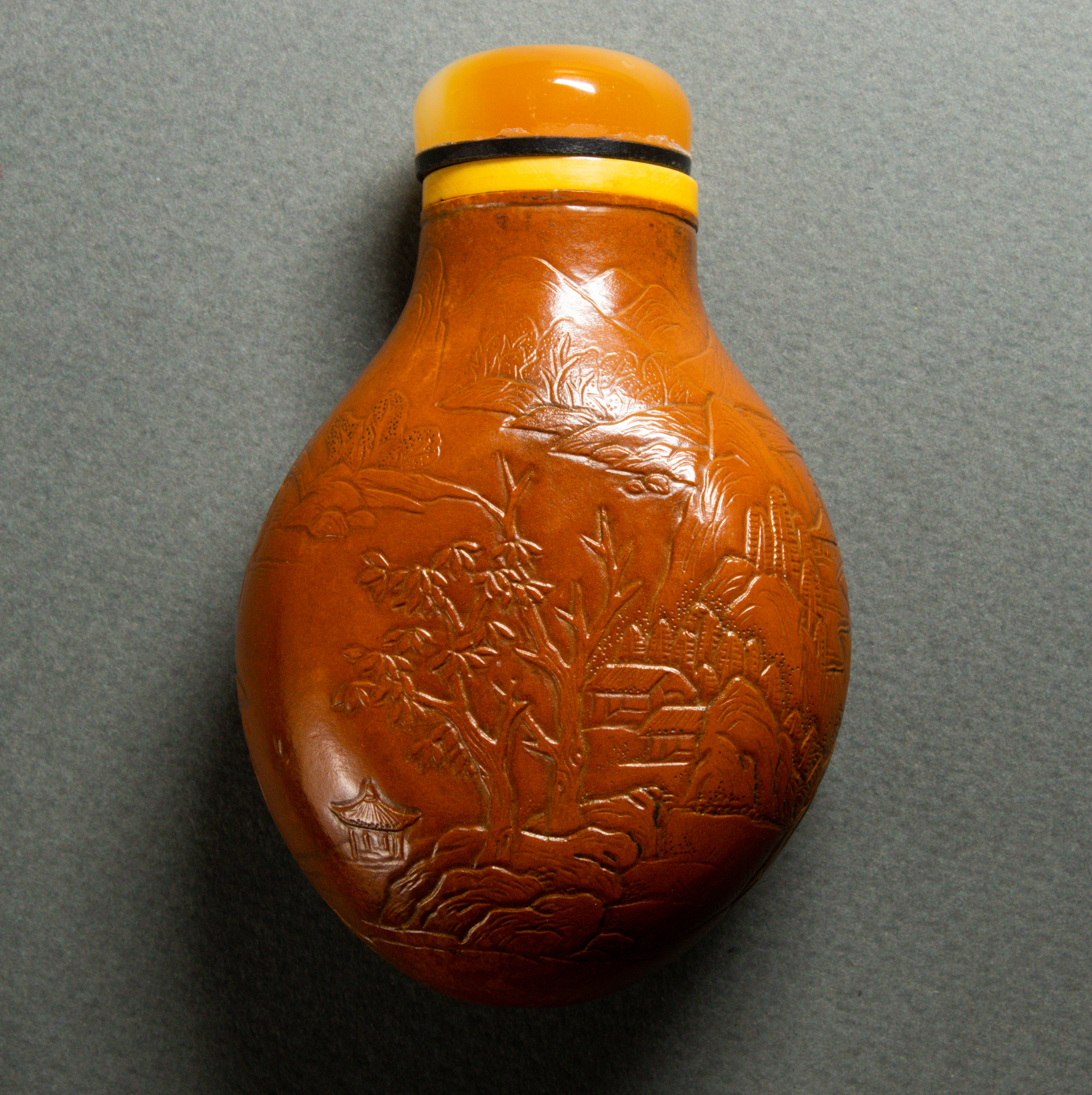 CHINESE MOLDED GOURD SNUFF BOTTLE 3a4084