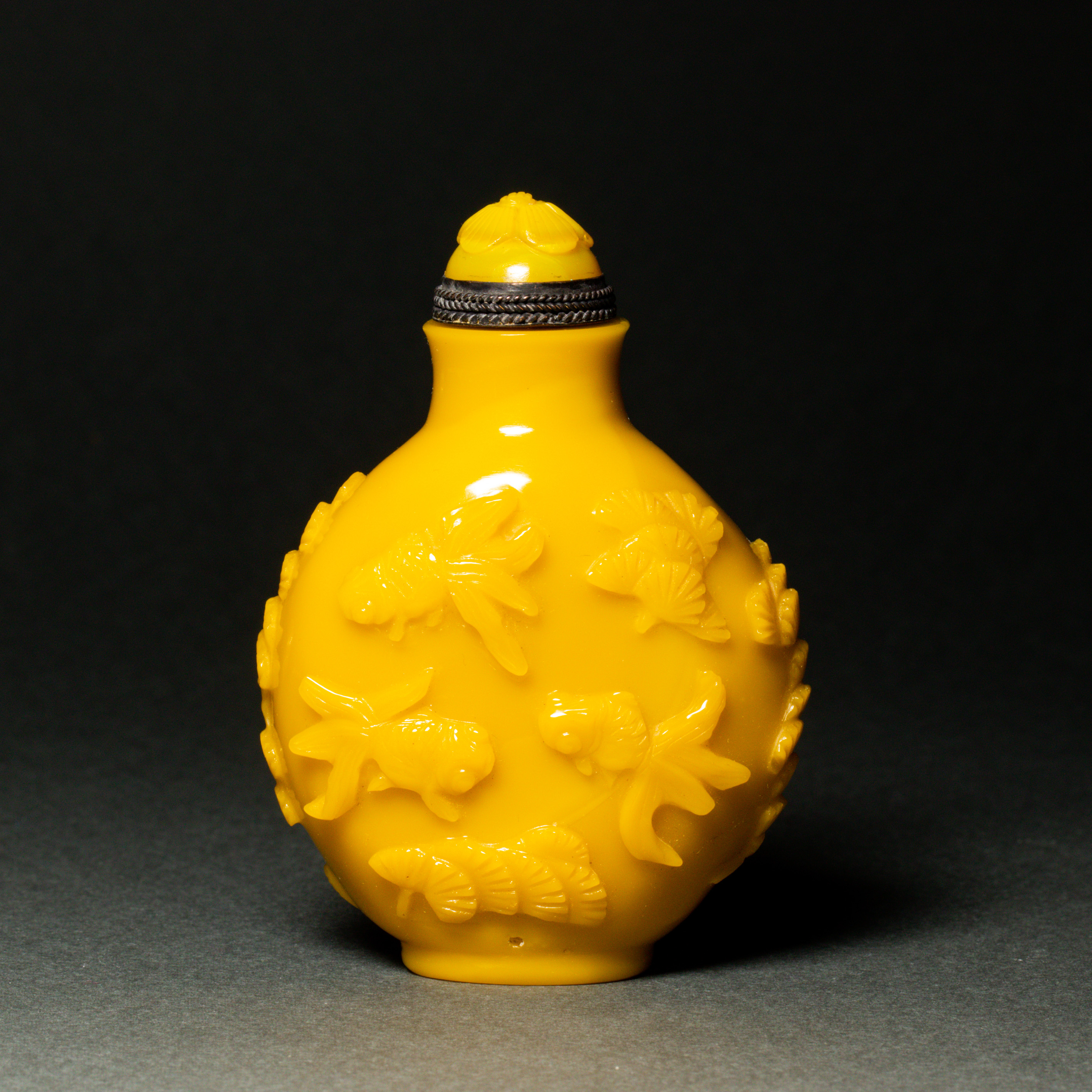 CHINESE YELLOW GLASS SNUFF BOTTLE 3a4085