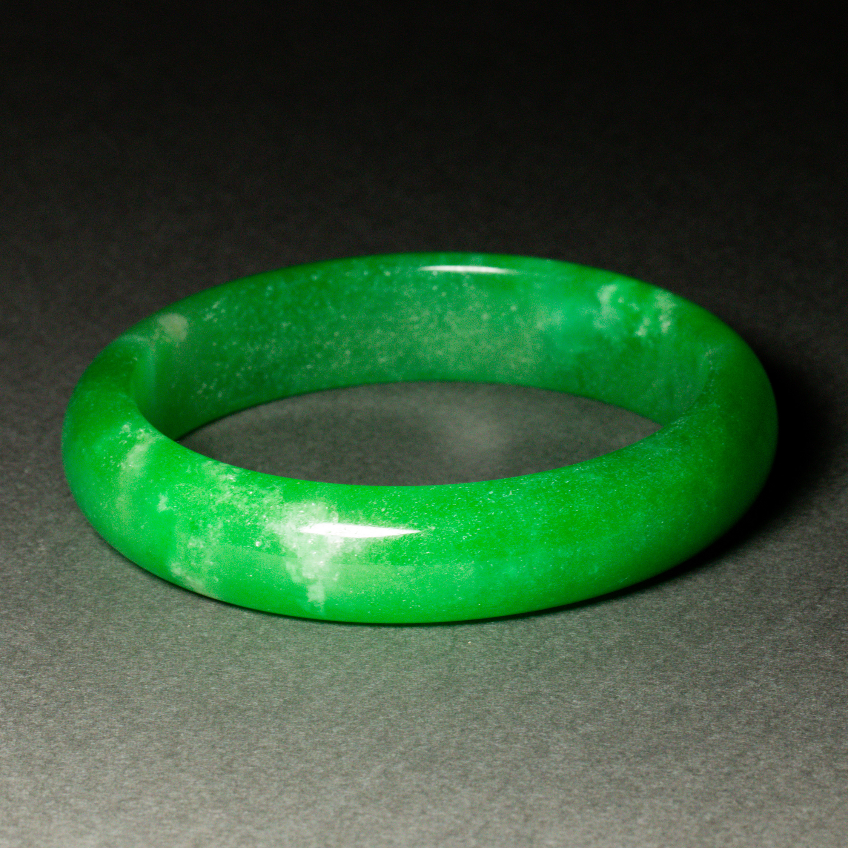 CHINESE JADEITE BANGLE Chinese 3a4093