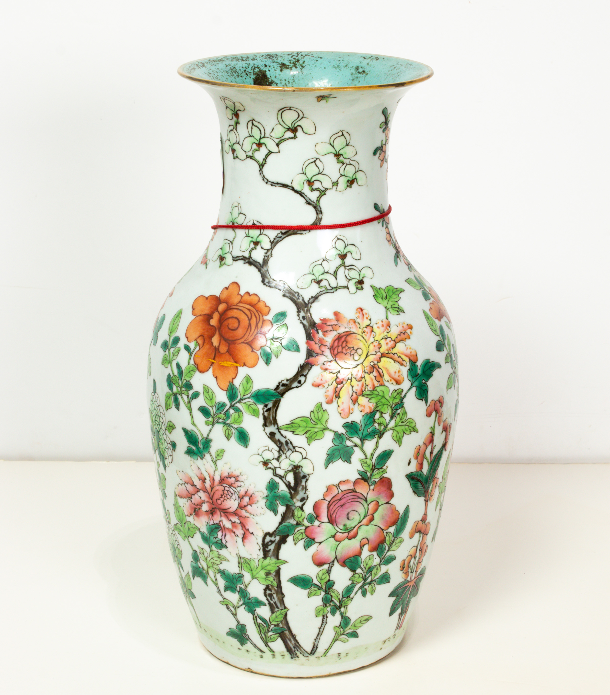 CHINESE FAMILLE ROSE VASE Chinese 3a40a0