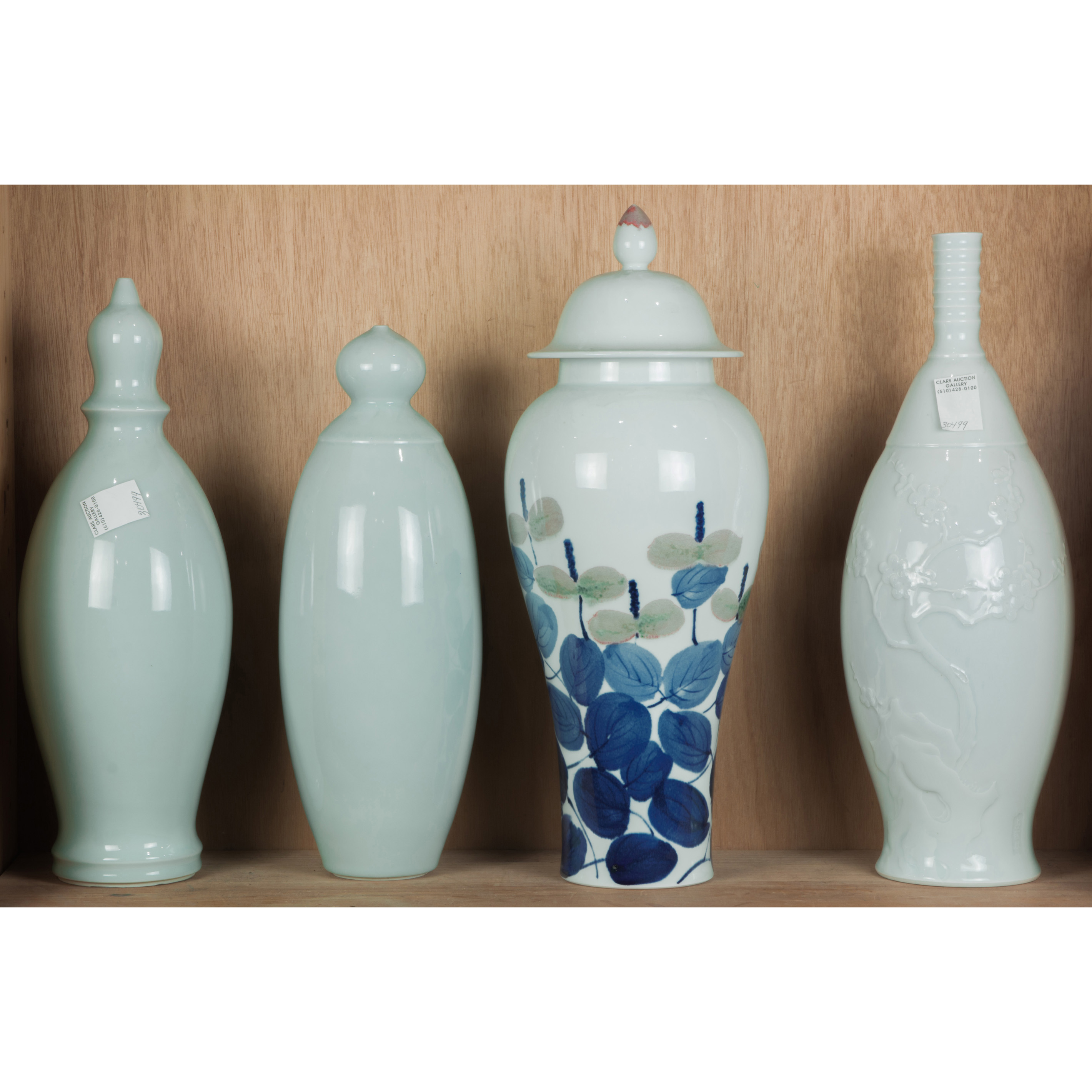  LOT OF 4 ASIAN PORCELAIN VASES 3a40ef