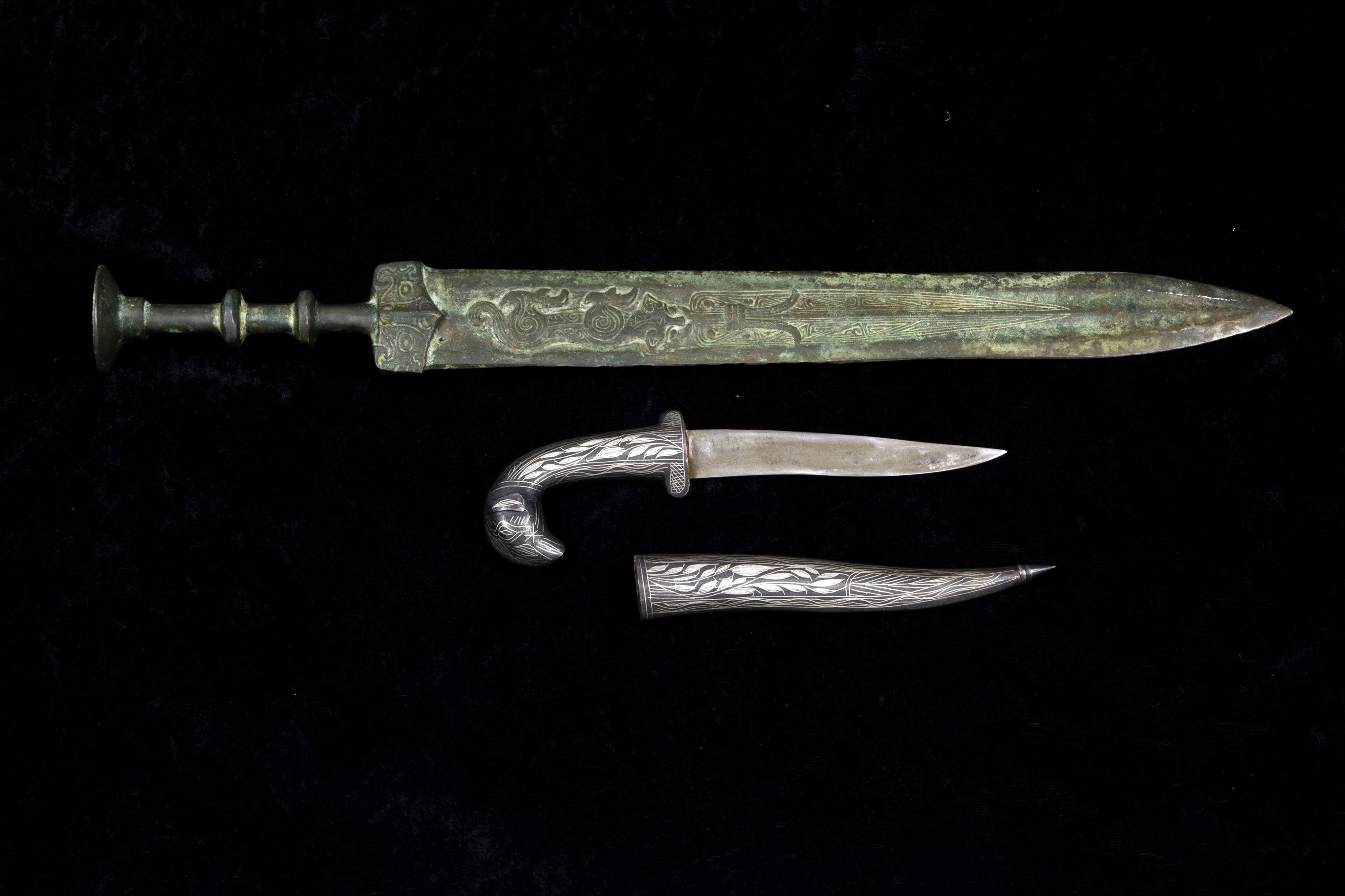 A SYRIAN SILVERED DAMASCENE DAGGER AND