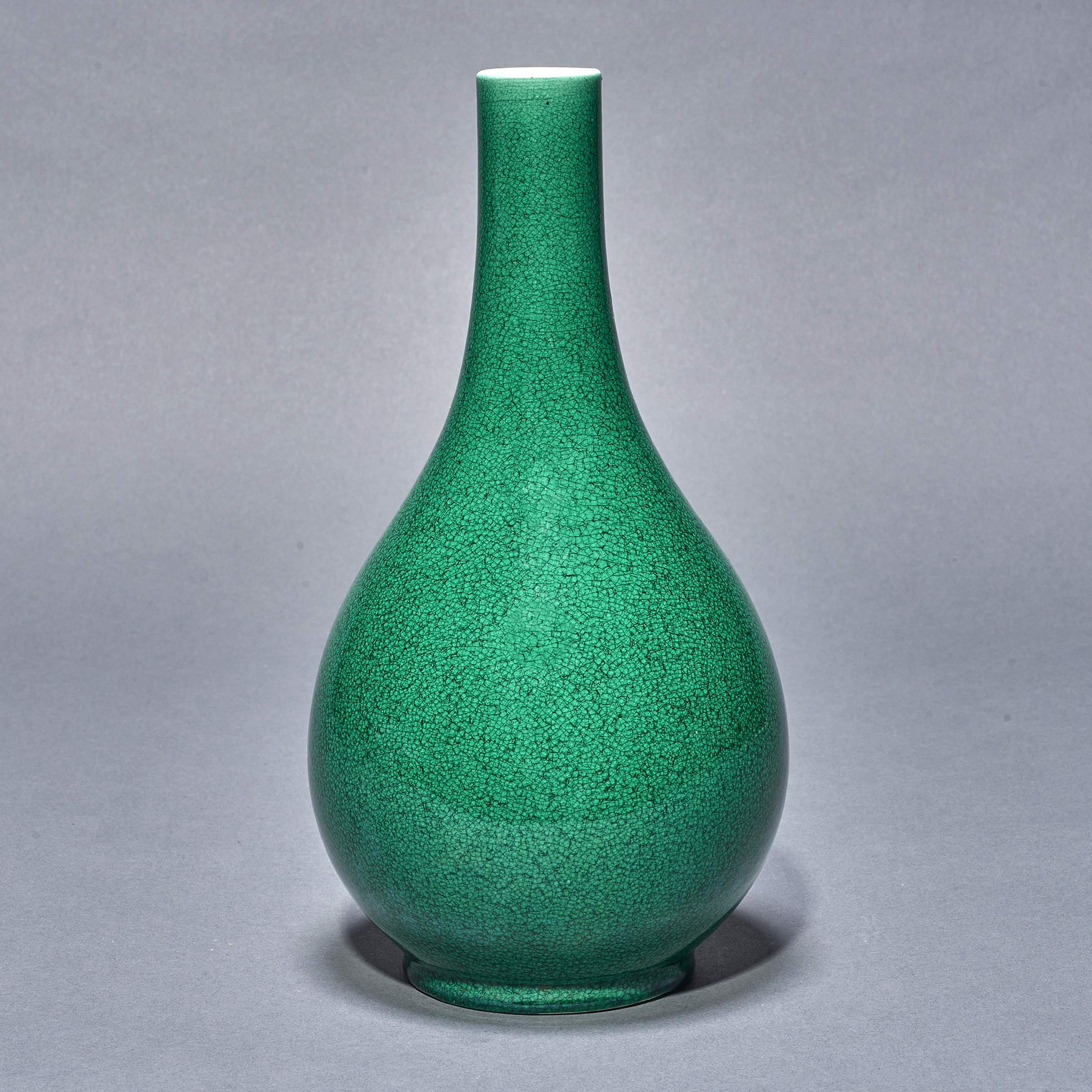 CHINESE GREEN CRACKLE GLAZED VASE 3a4317