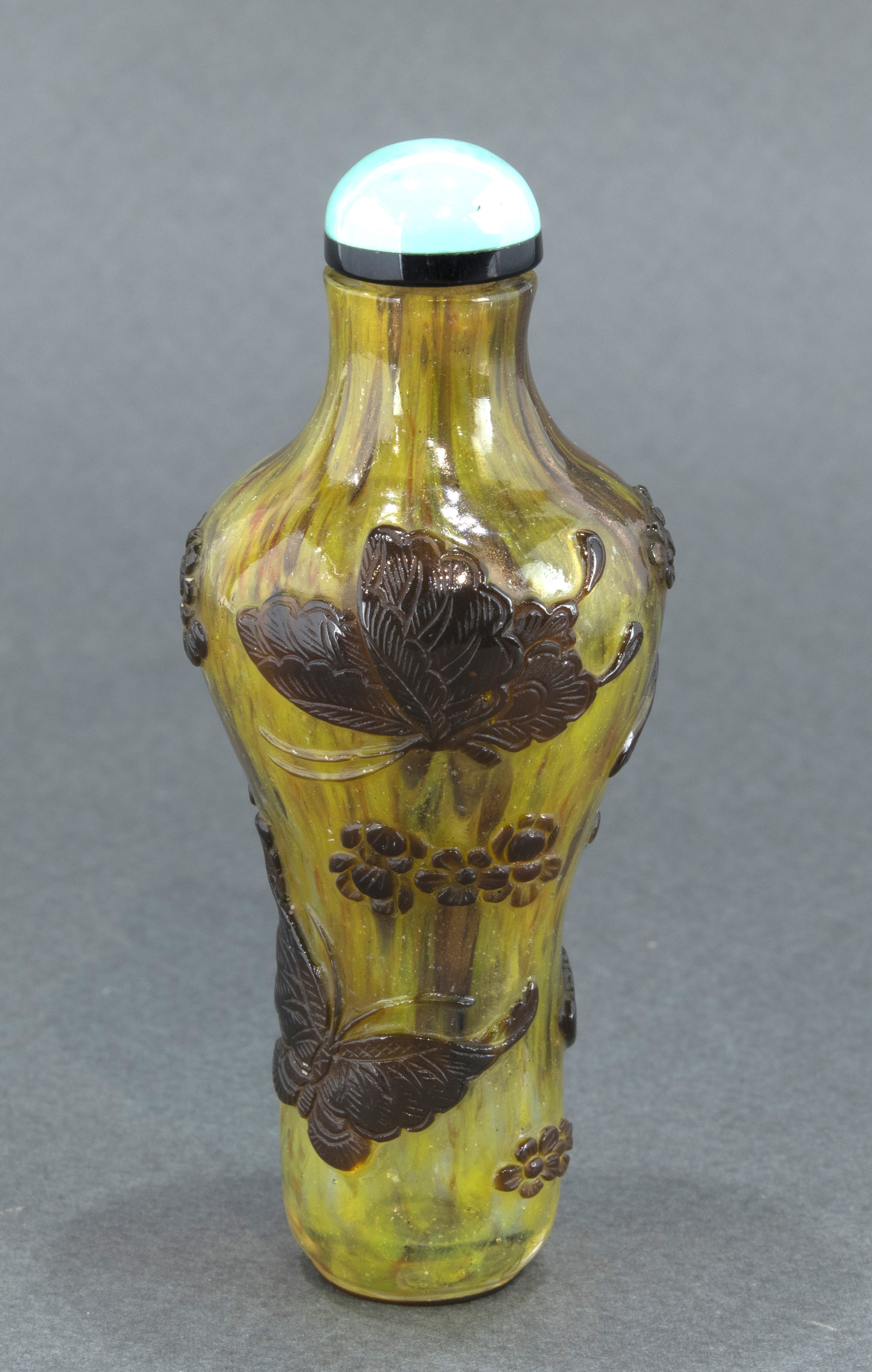 CHINESE OVERLAY GLASS SNUFF BOTTLE 3a433e