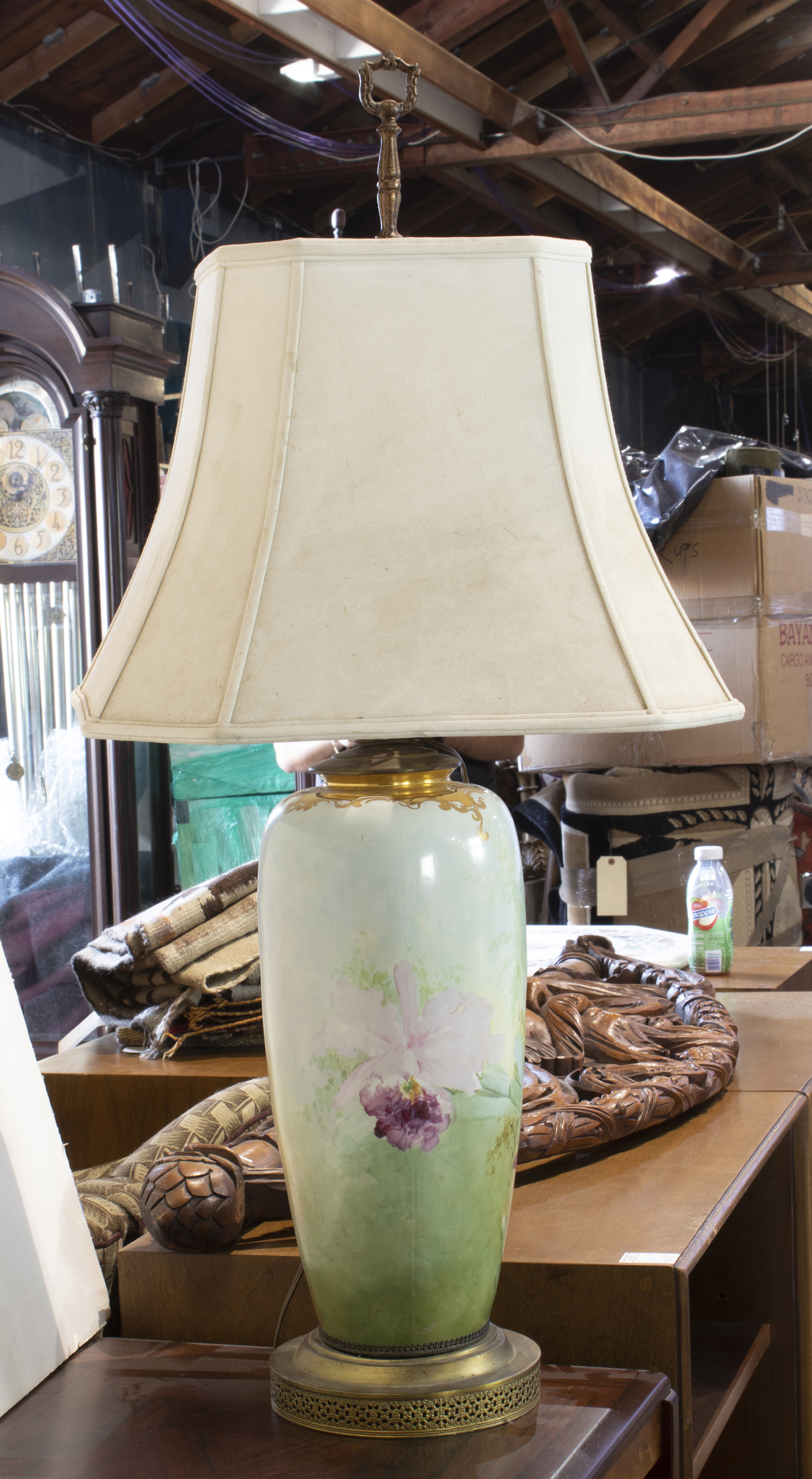 CONTINENTAL PORCELAIN TABLE LAMP