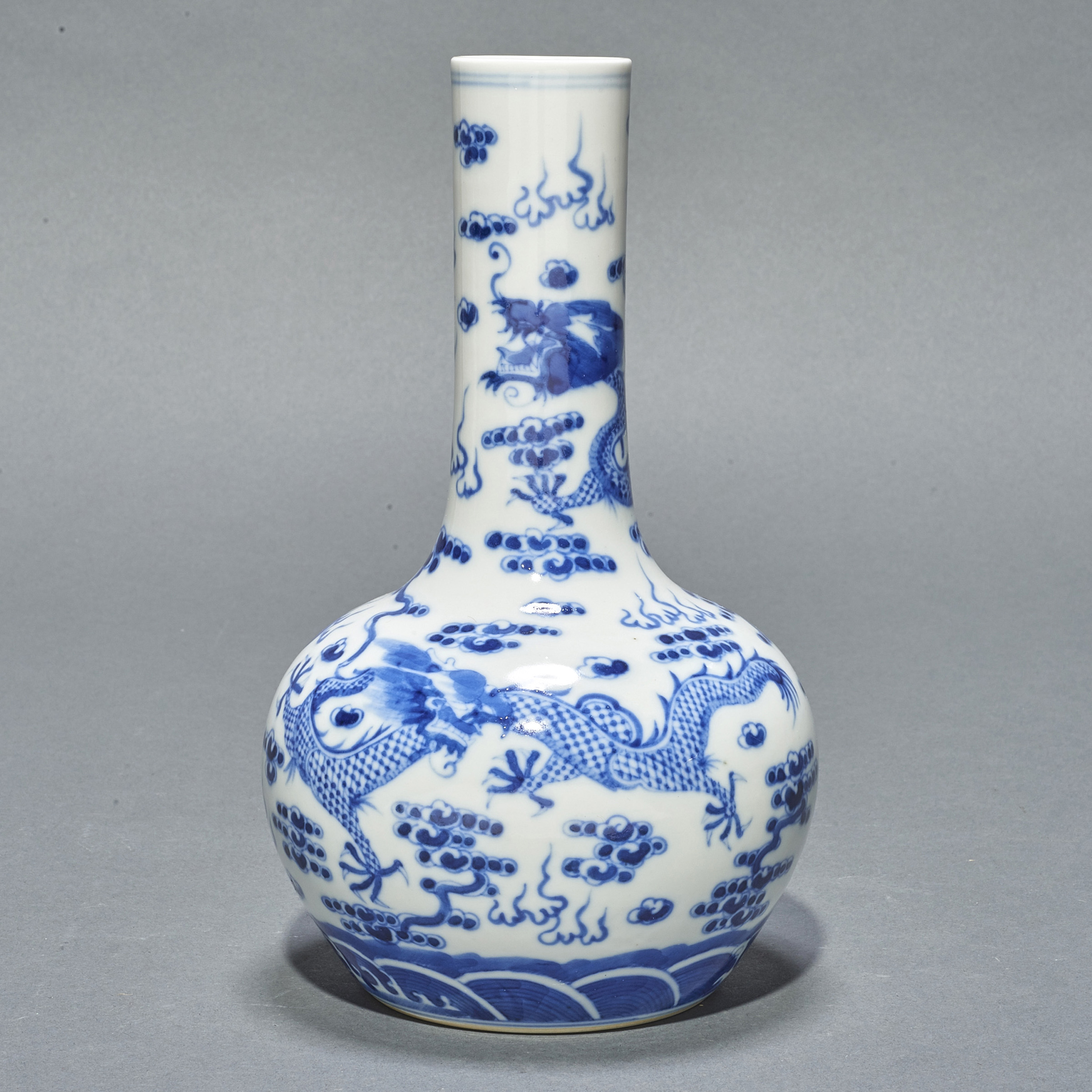 CHINESE BLUE AND WHITE 'DRAGON'