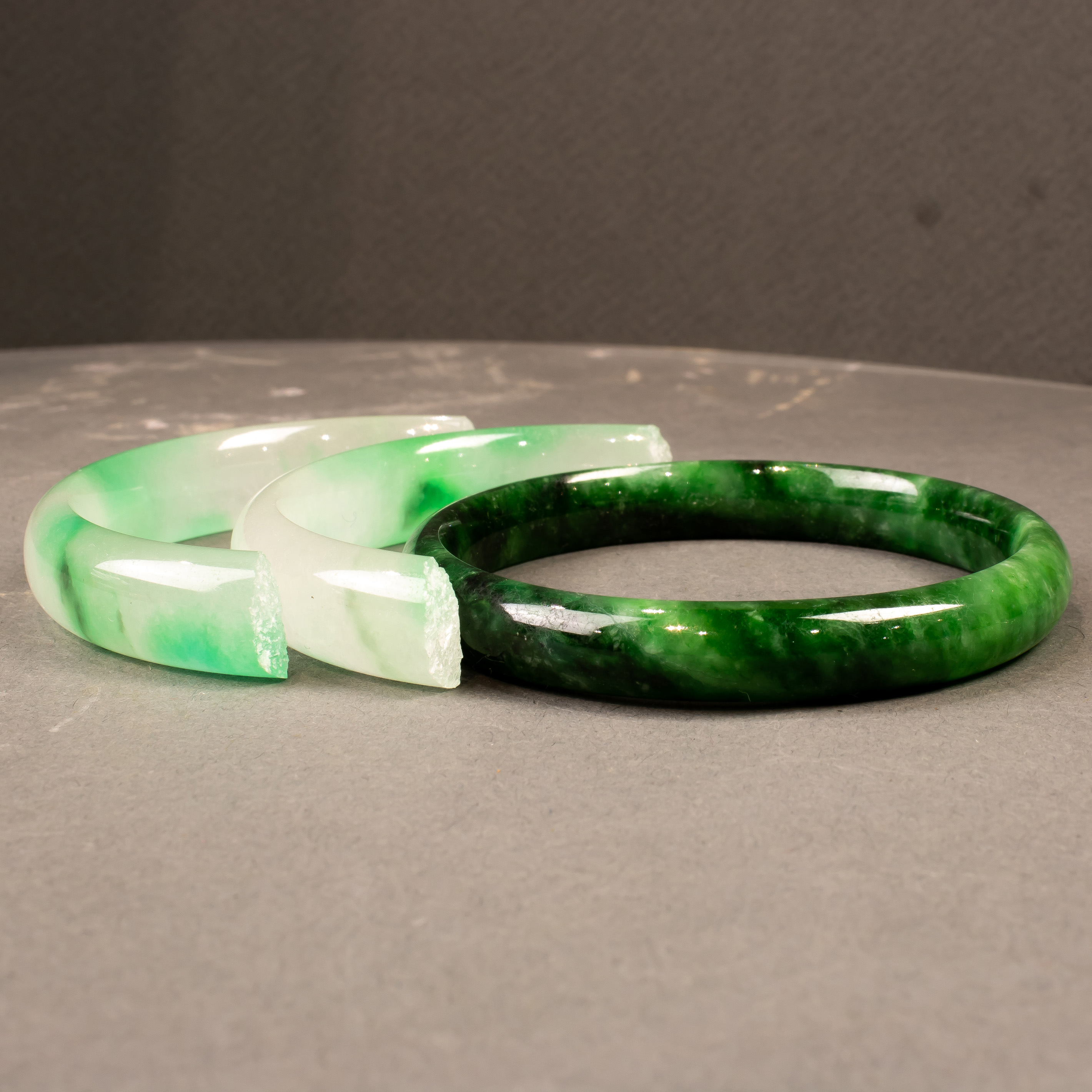  LOT OF 2 CHINESE JADEITE BANGLES 3a44fb