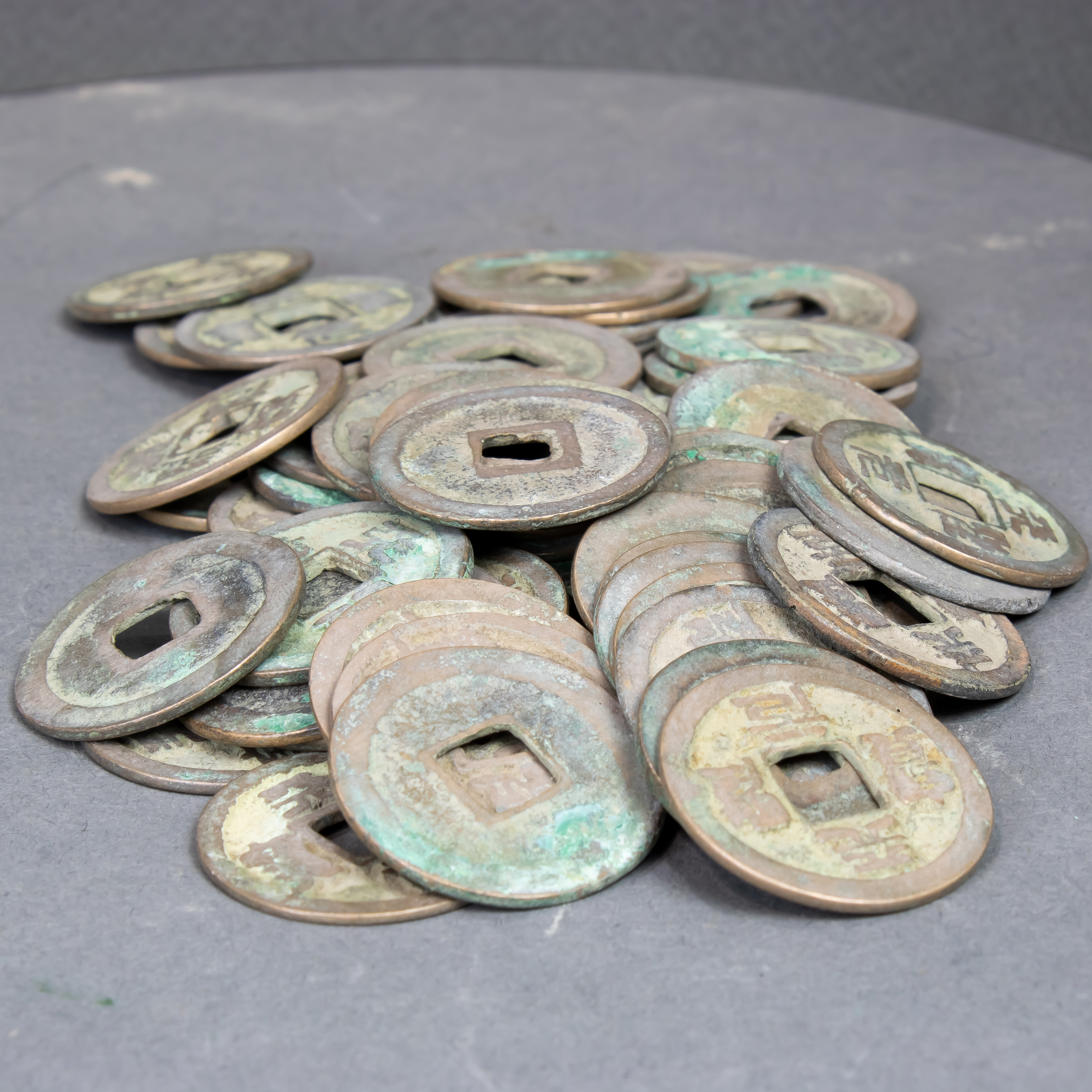 GROUP OF CHINESE BRONZE COINS Group 3a4512