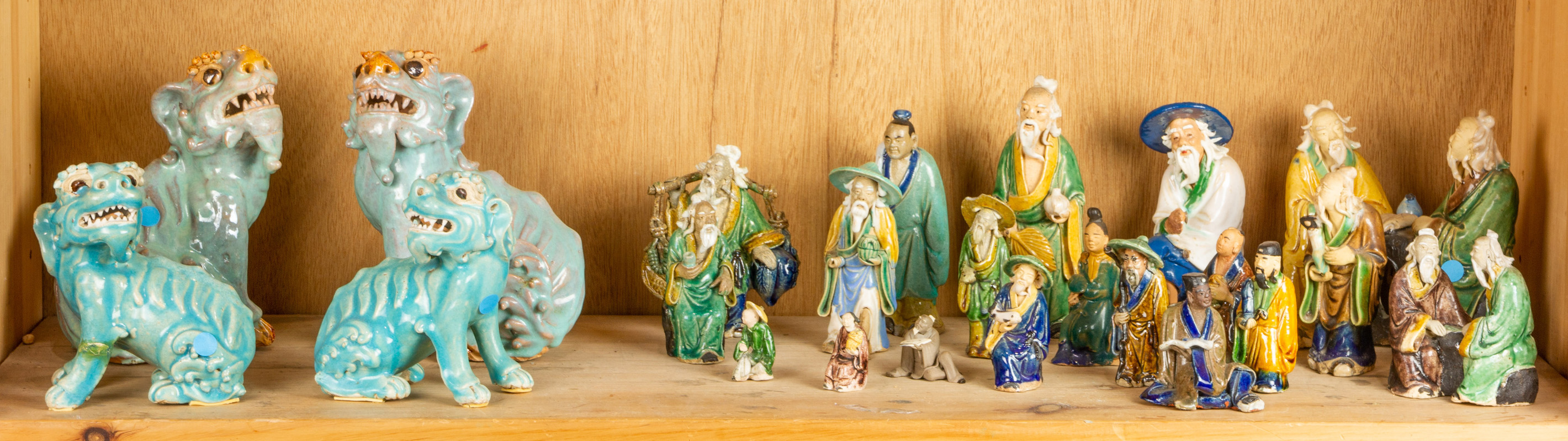 A SHELF OF CHINESE GLAZED CERAMIC