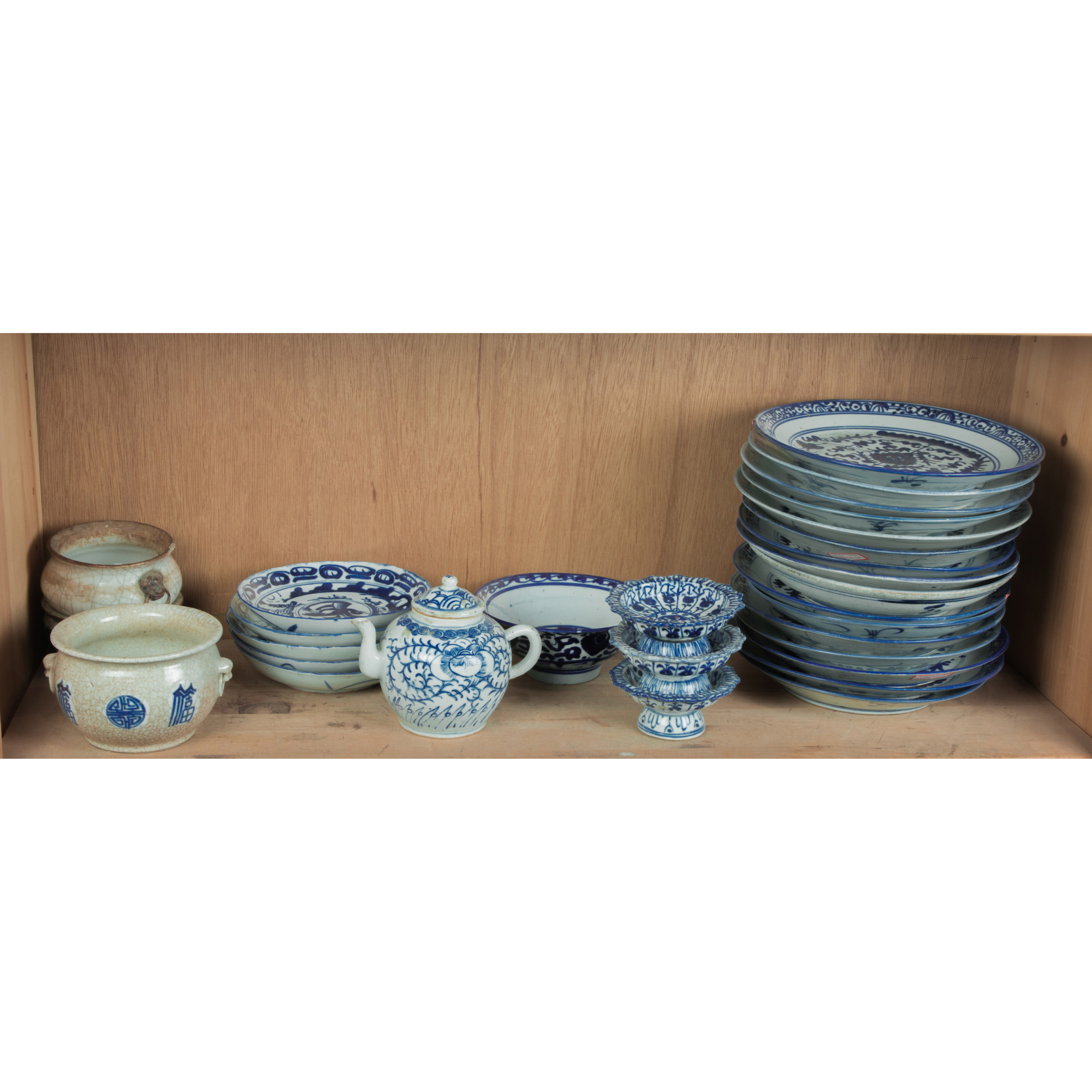 (LOT OF 29) CHINESE BLUE AND WHITE