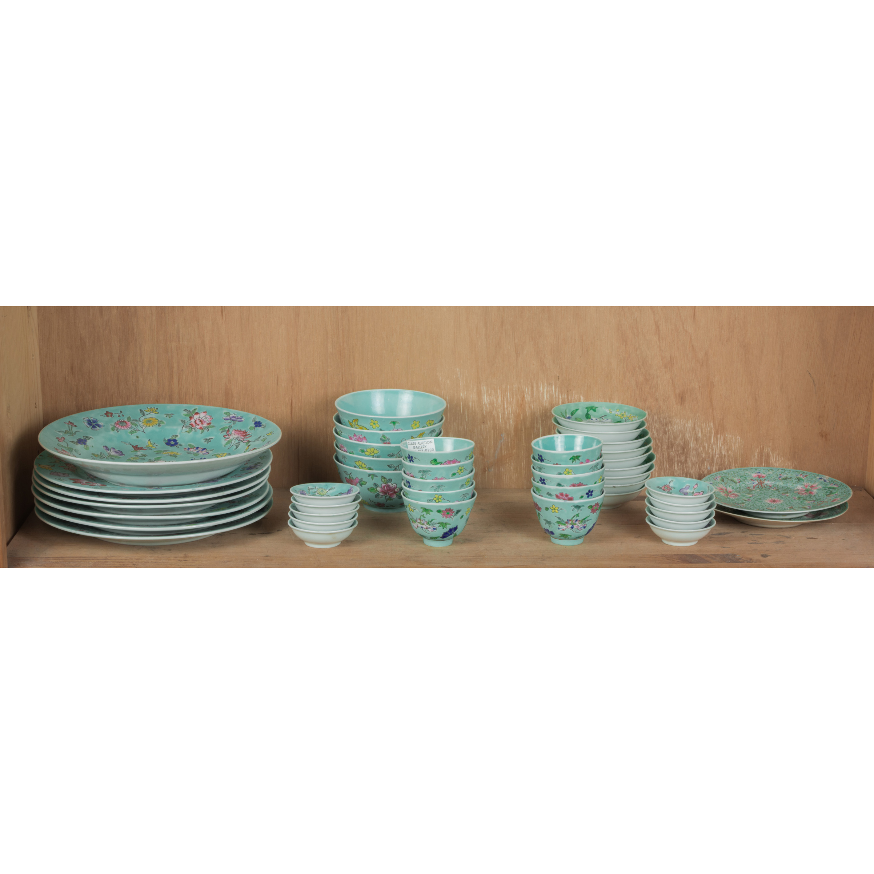 SHELF OF CHINESE FAMILLE ROSE TURQUOISE 3a4534