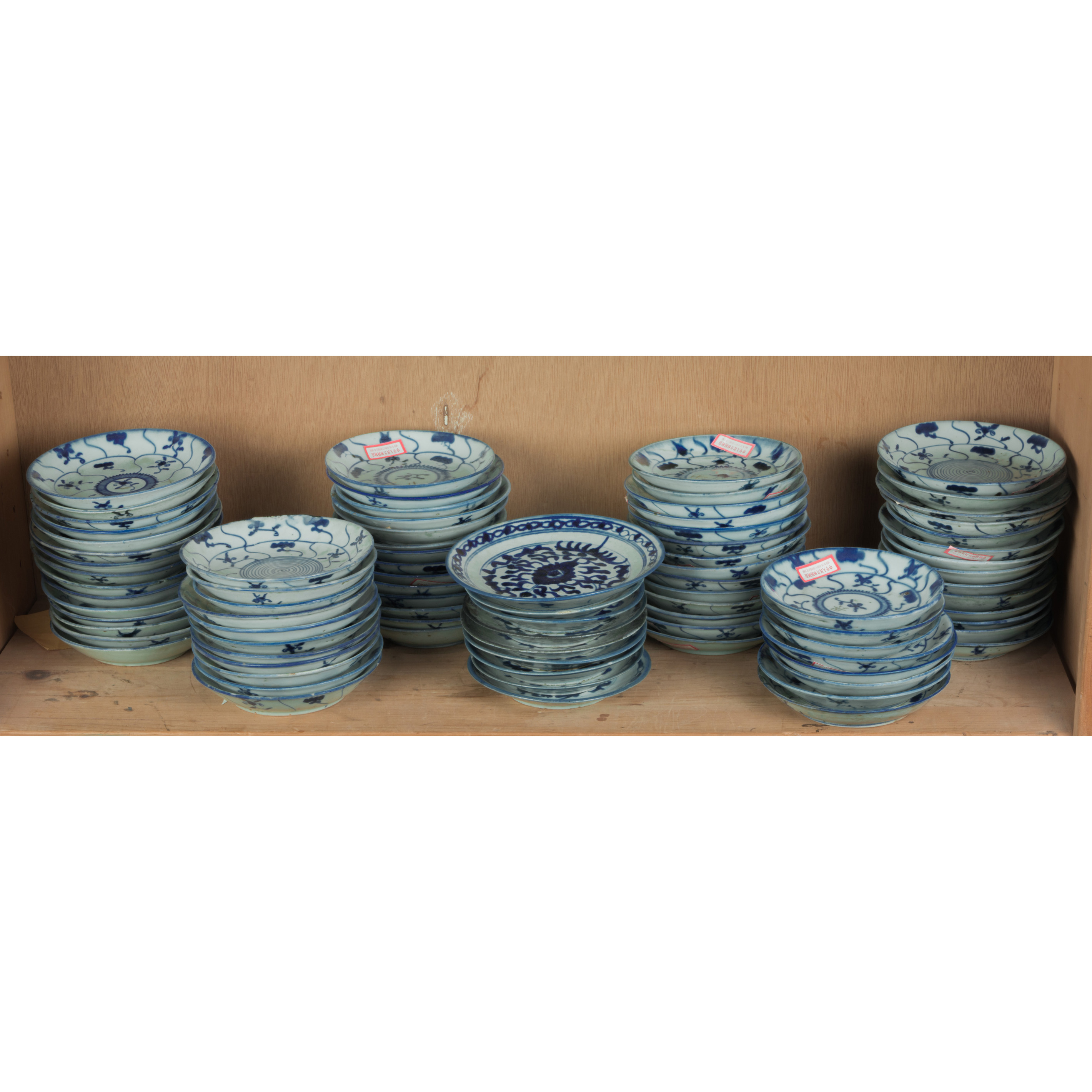 SHELF OF CHINESE BLUE AND WHITE 3a4530