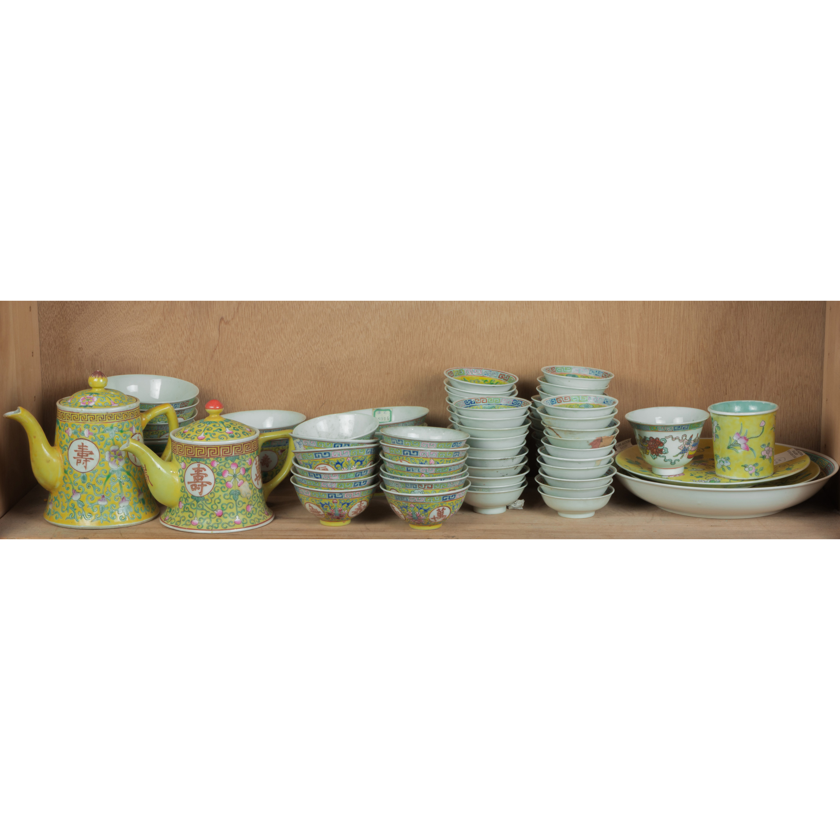 SHELF OF CHINESE FAMILLE ROSE YELLOW 3a4531