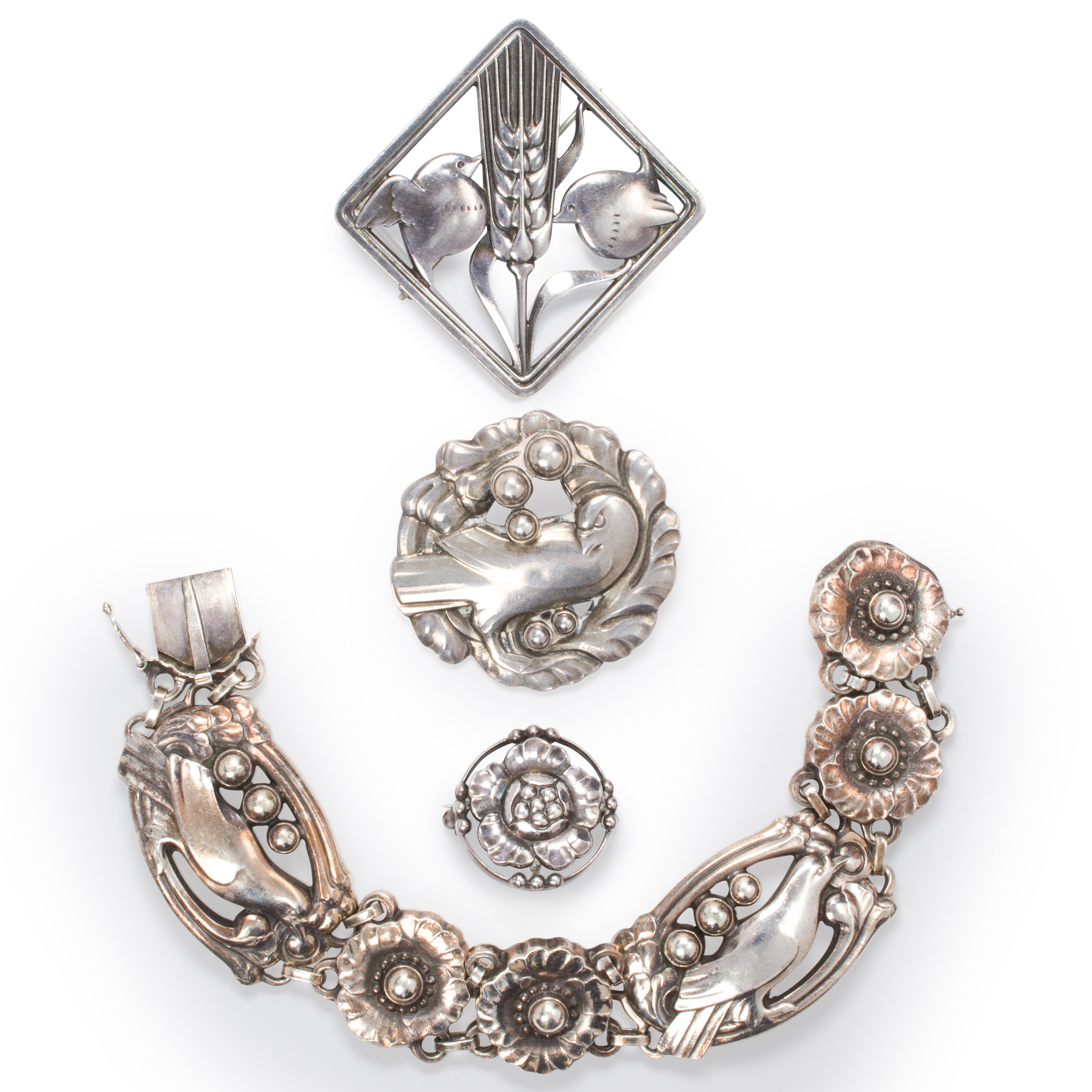 A GROUP OF STERLING SILVER JEWELRY,