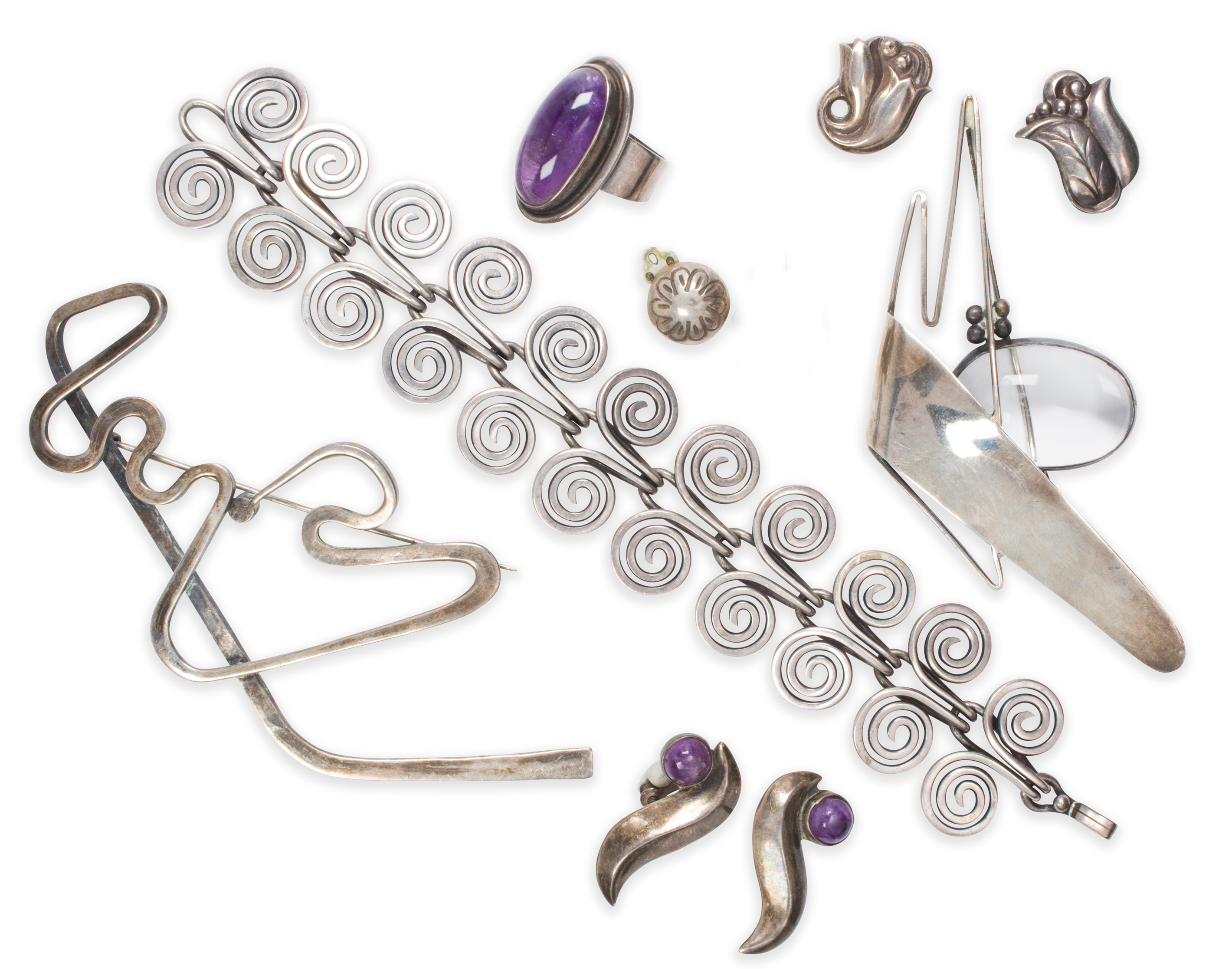 A GROUP OF SILVER JEWELRY A group