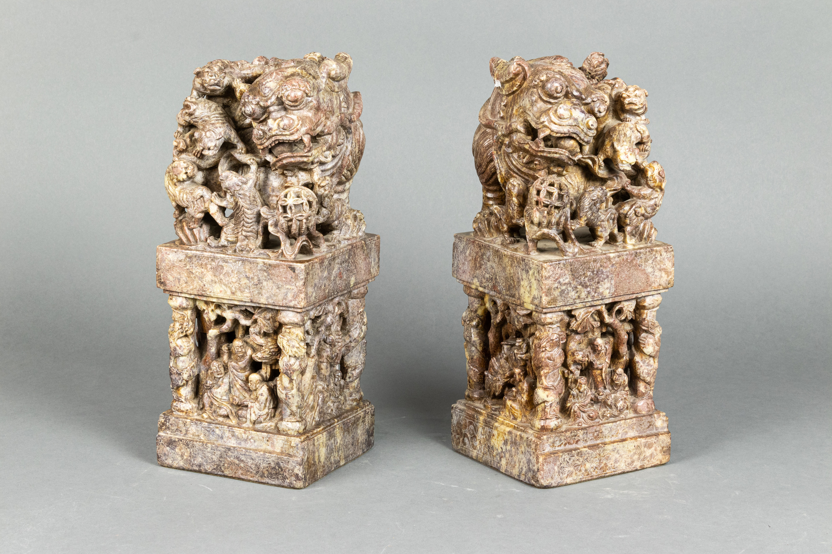 PAIR OF CHINESE SOAPSTONE GUARDIAN 3a47f1