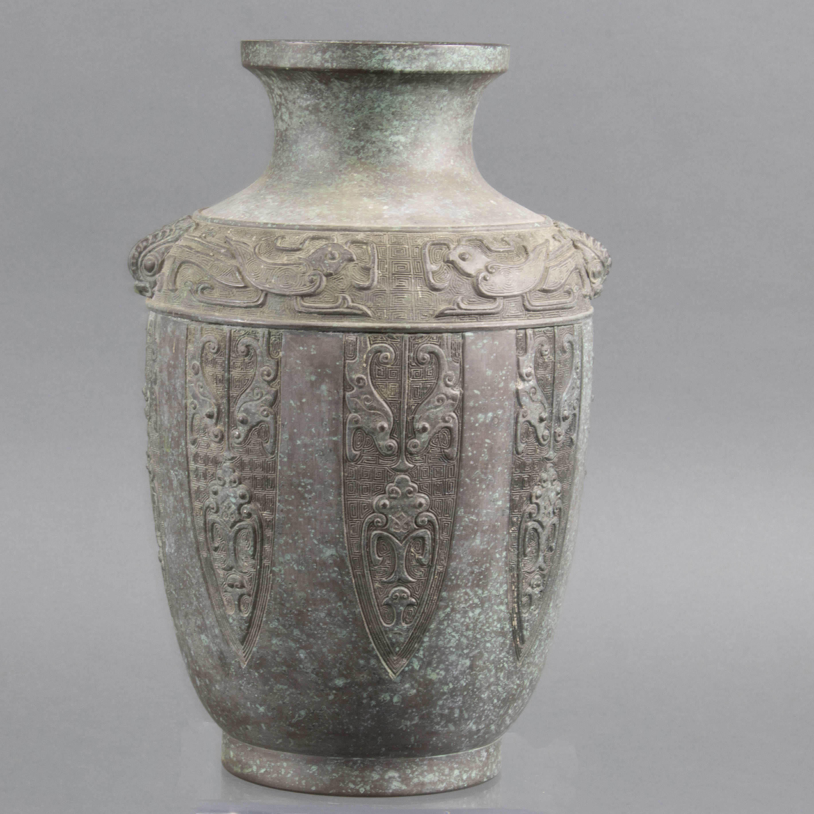 CHINESE ARCHAISTIC BRONZE VASE