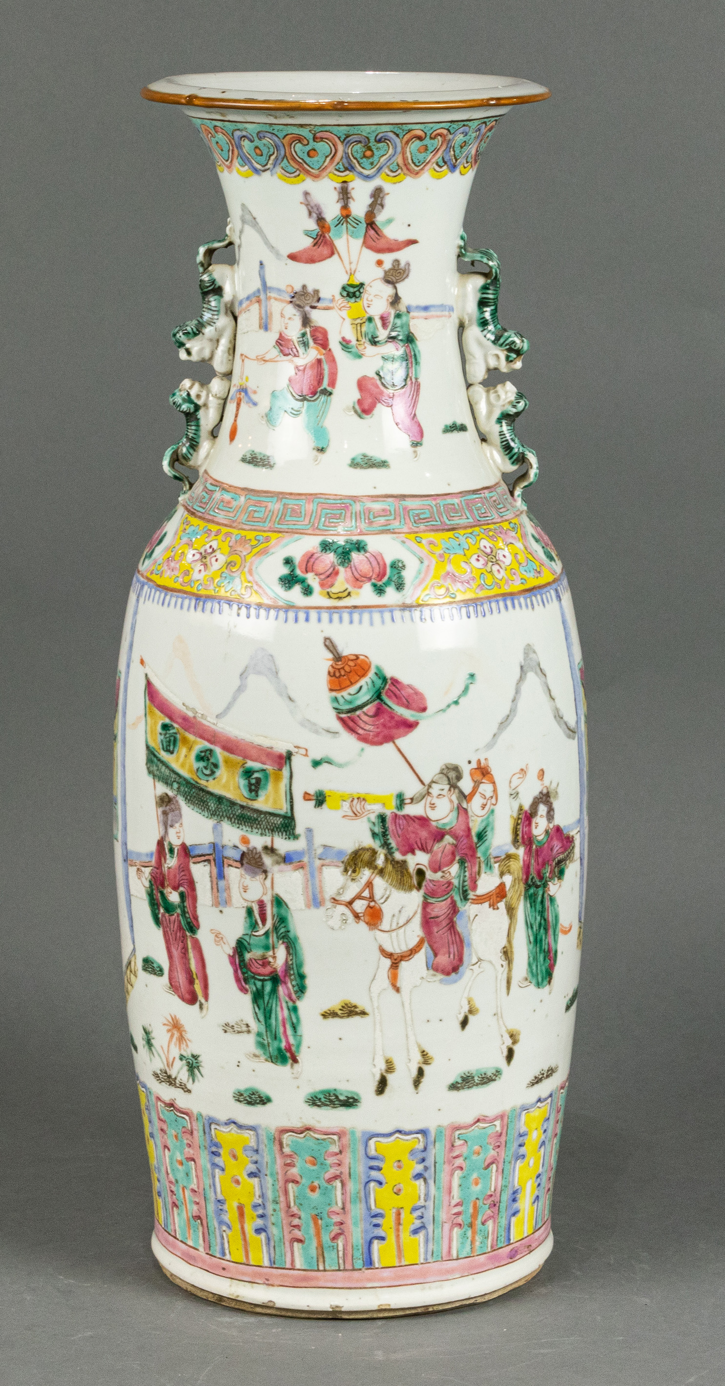 CHINESE FAMILLE ROSE VASE Chinese 3a4819