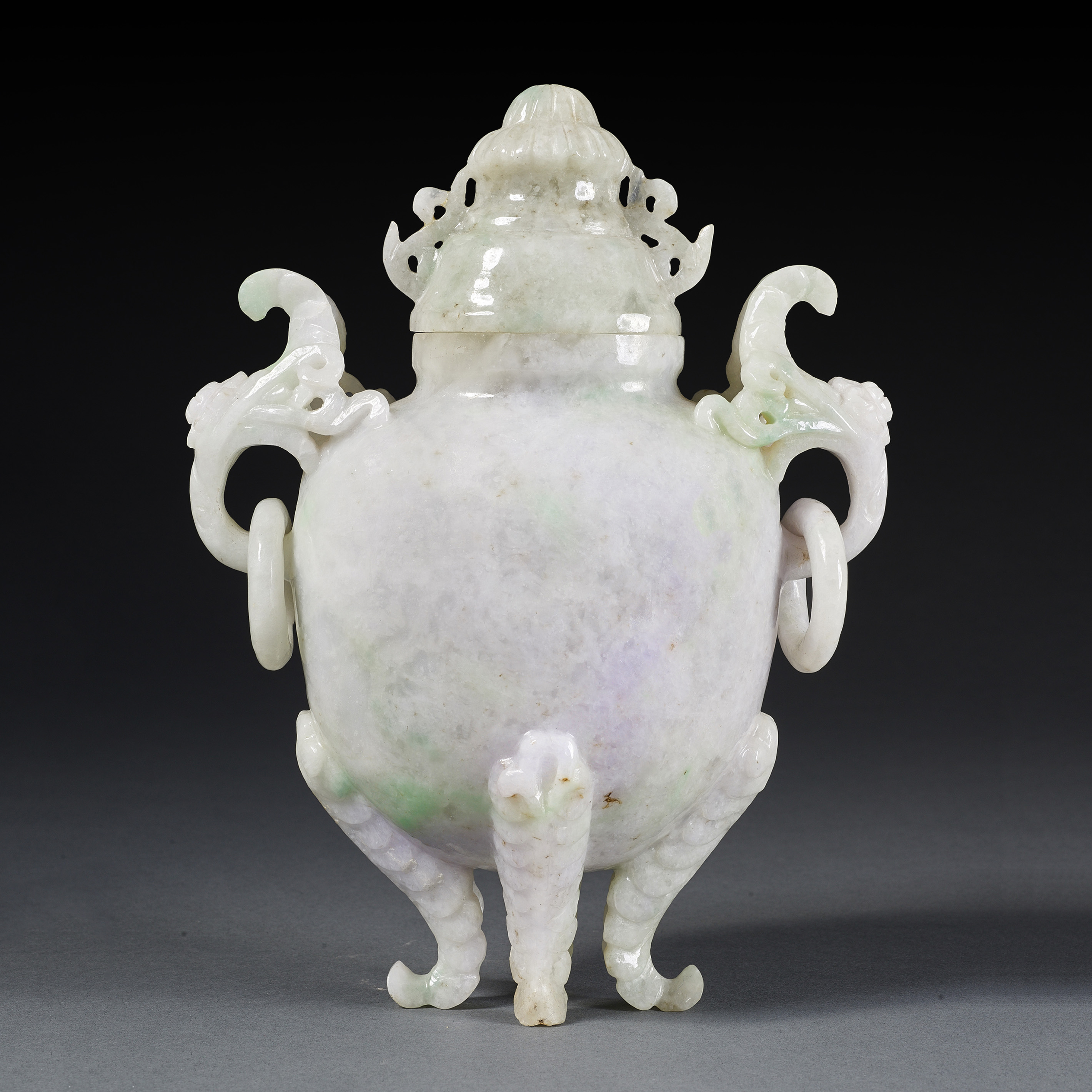 CHINESE MUGHAL STYLE JADEITE FOOTED