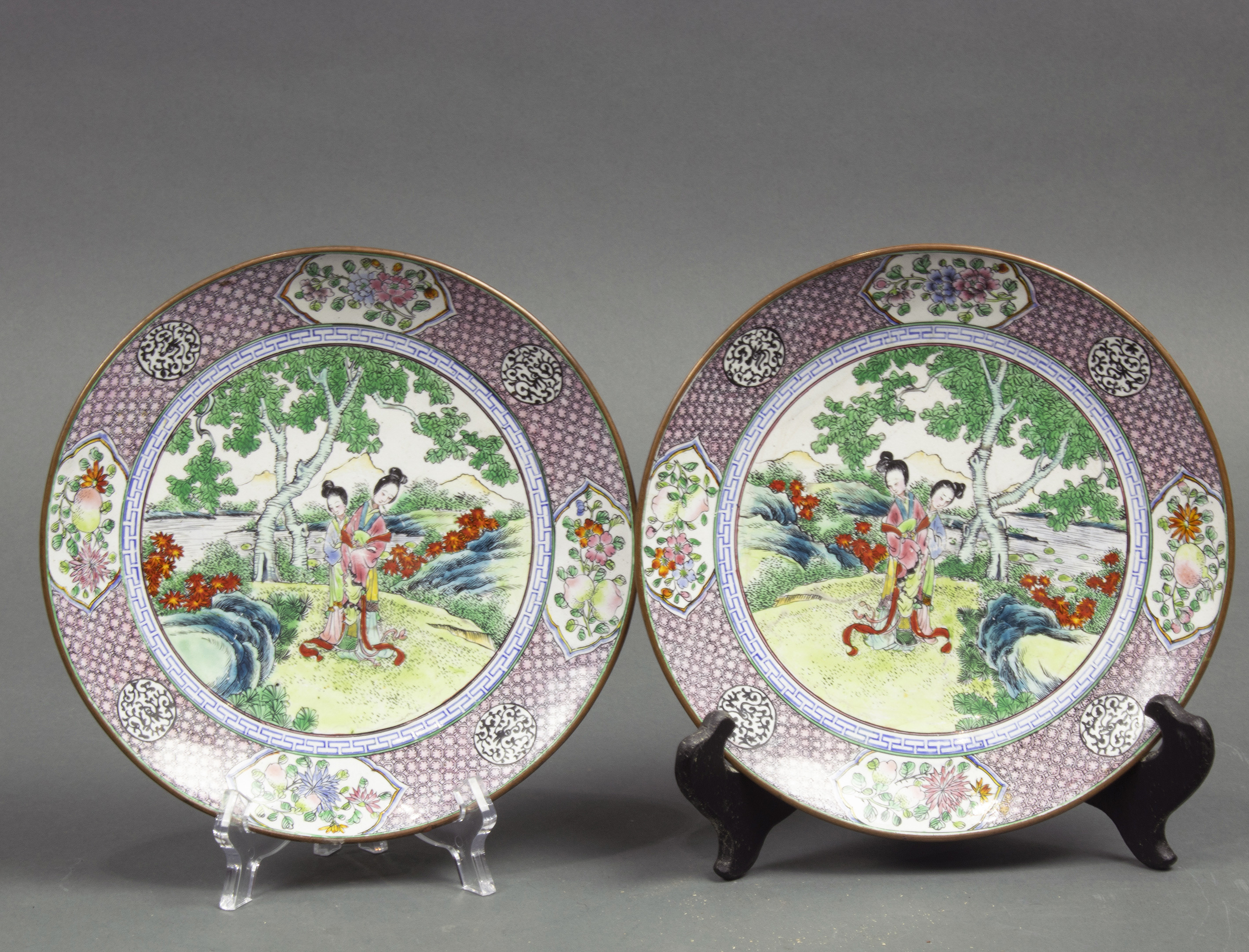 PAIR OF CHINESE CANTON ENAMEL DISHES 3a494a