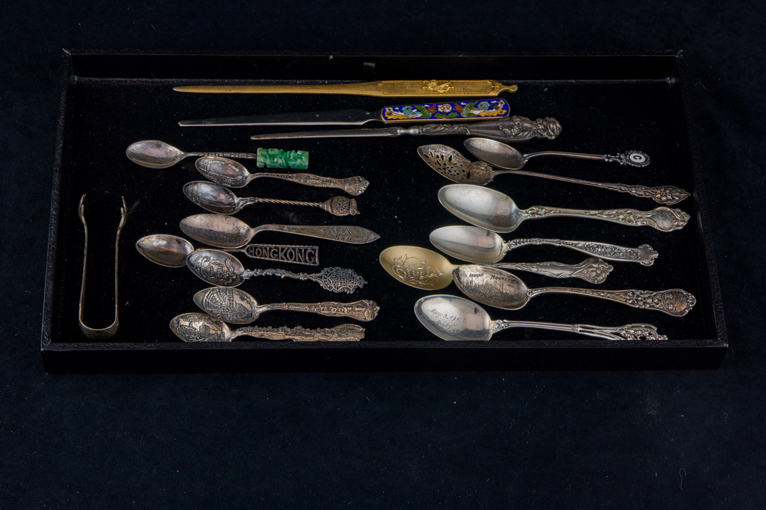  LOT OF 19 MOSTLY STERLING TEASPOONS 3a2371