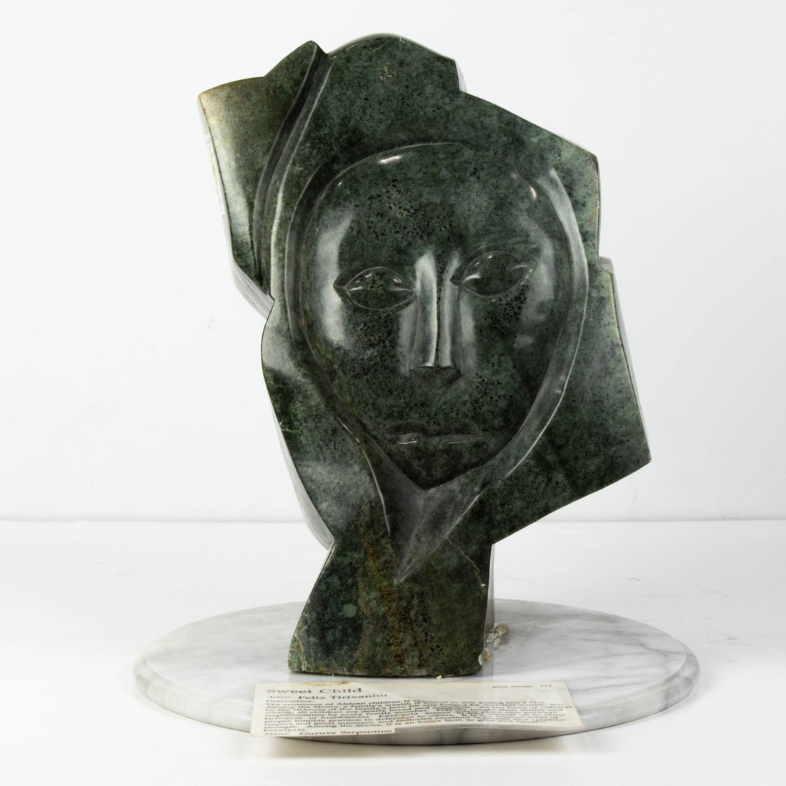 A SERPENTINE SHONA SCULPTURE A 3a243c