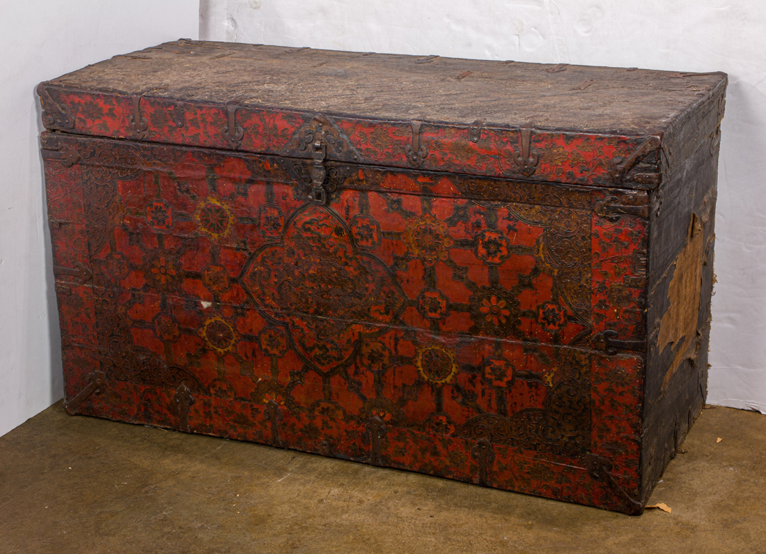 TIBETAN PAINTED TRUNK Tibetan painted 3a2497