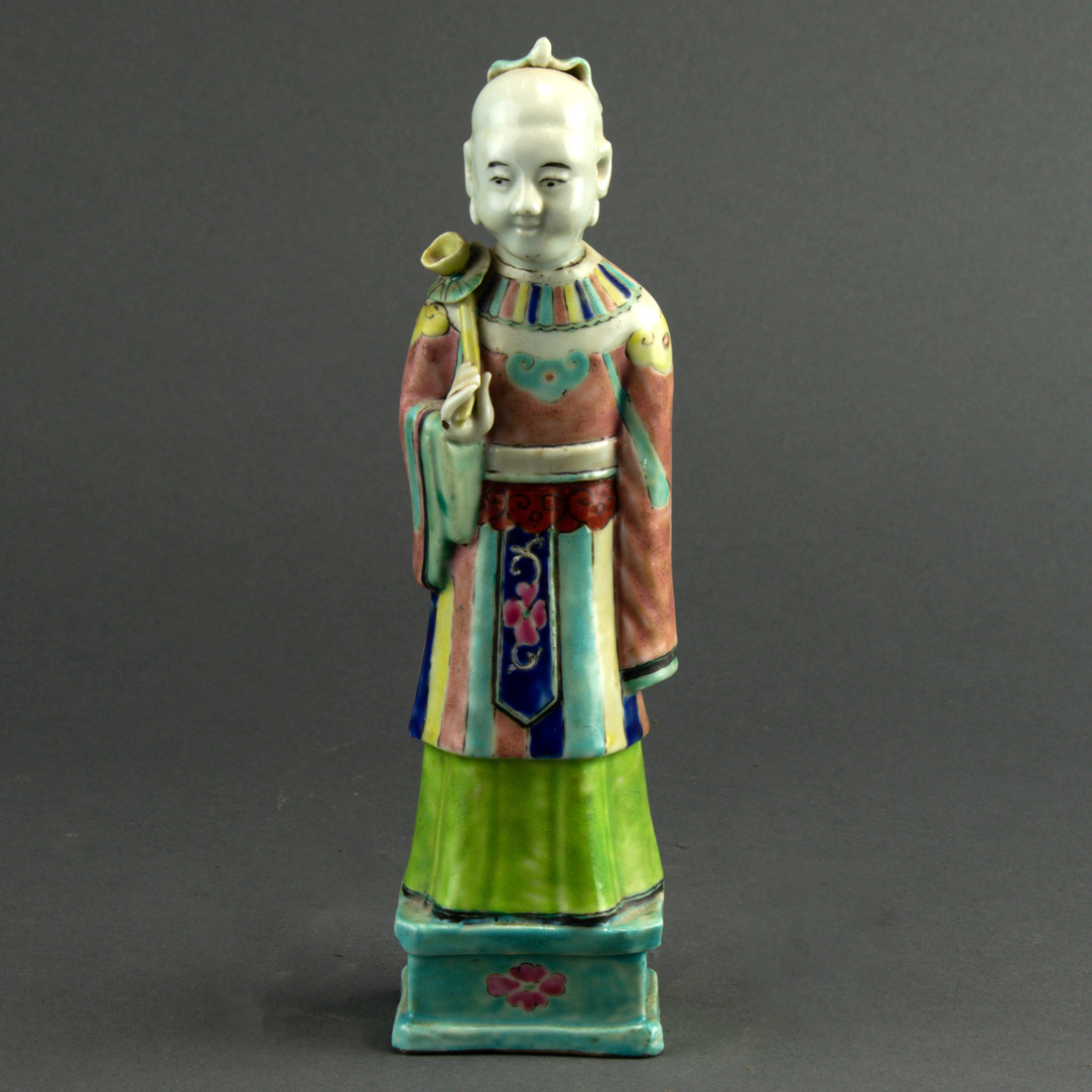 CHINESE FAMILLE ROSE FIGURE Chinese 3a24aa
