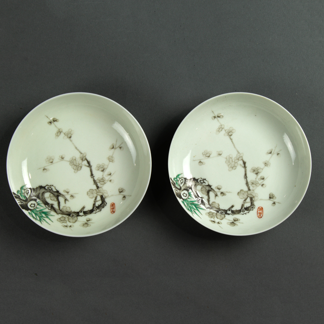 PAIR OF CHINESE GRISAILLE DECORATED 3a24ba